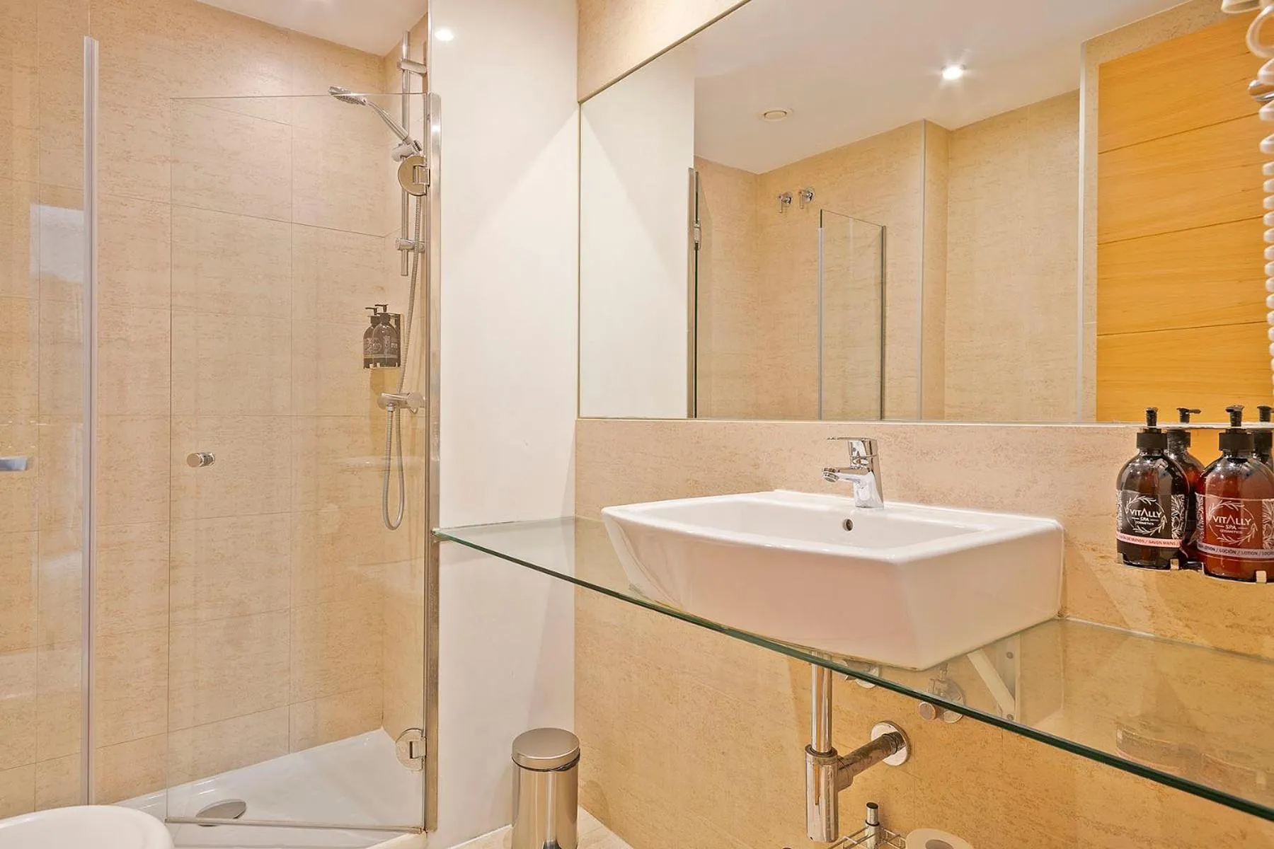 Bathroom in Lugaris Rambla Apartments