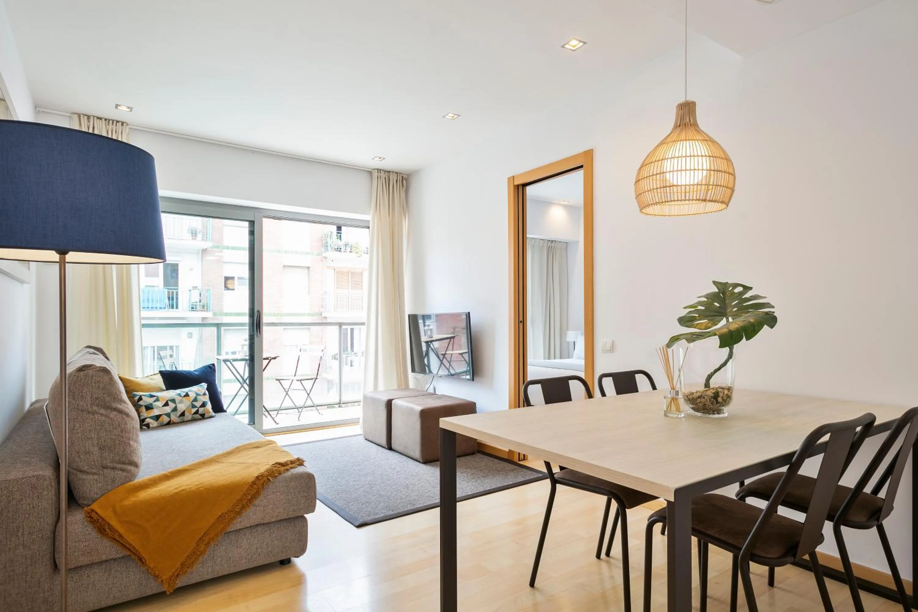 Dining area in Lugaris Rambla Apartments