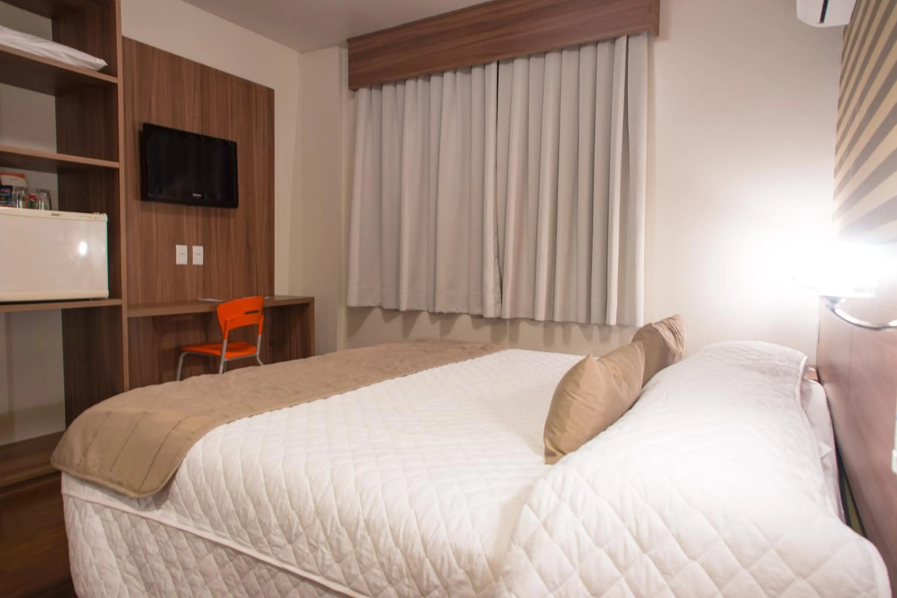 Photo of the whole room, Bed in Hotel Continental Business - 200 metros do Complexo Hospitalar Santa Casa