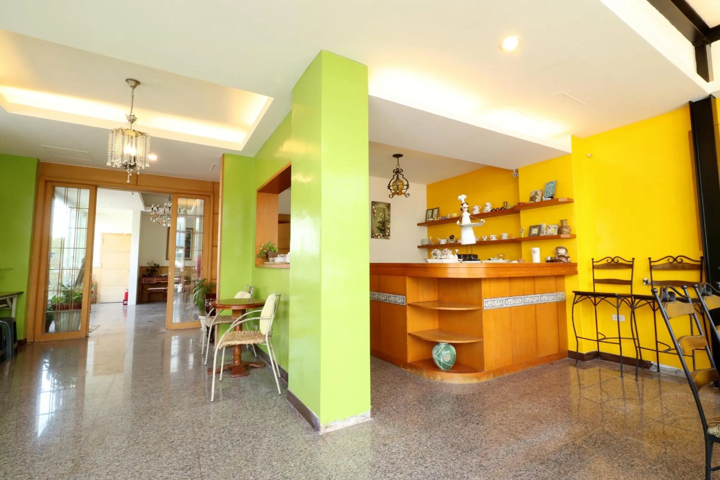 Communal lounge/ TV room in FlowerSay Homestay