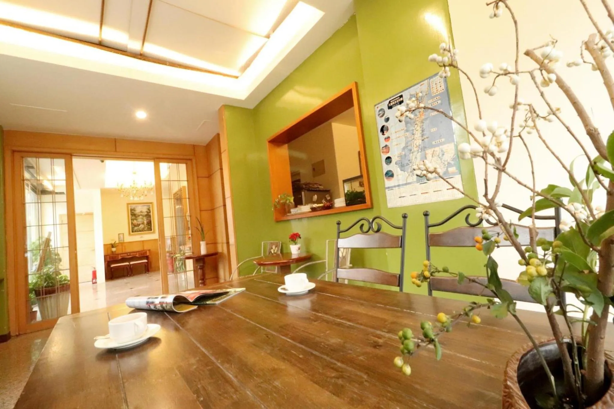 Communal lounge/ TV room in FlowerSay Homestay