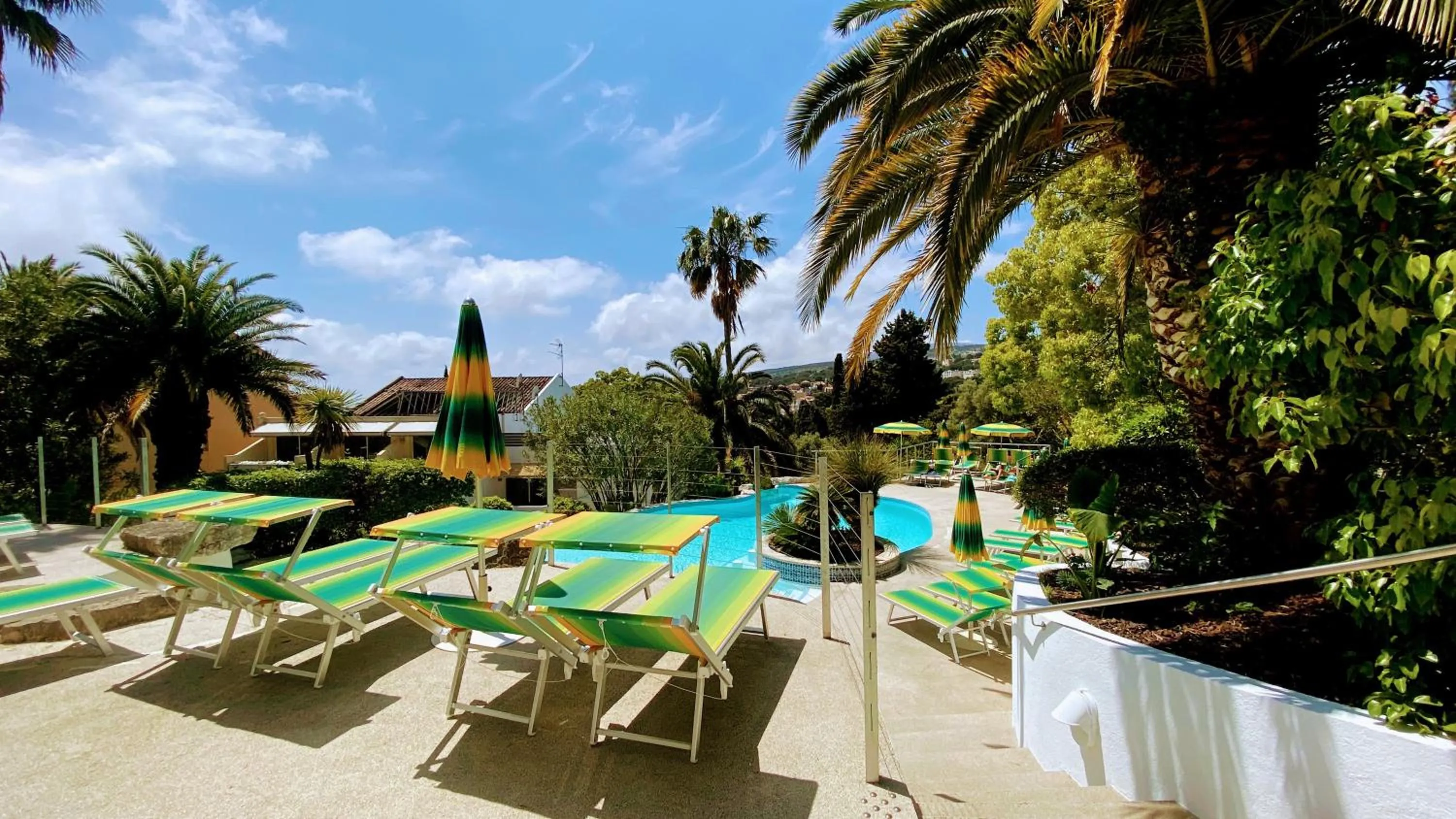 Garden view in Royal Cottage Pamela Hotel Cassis