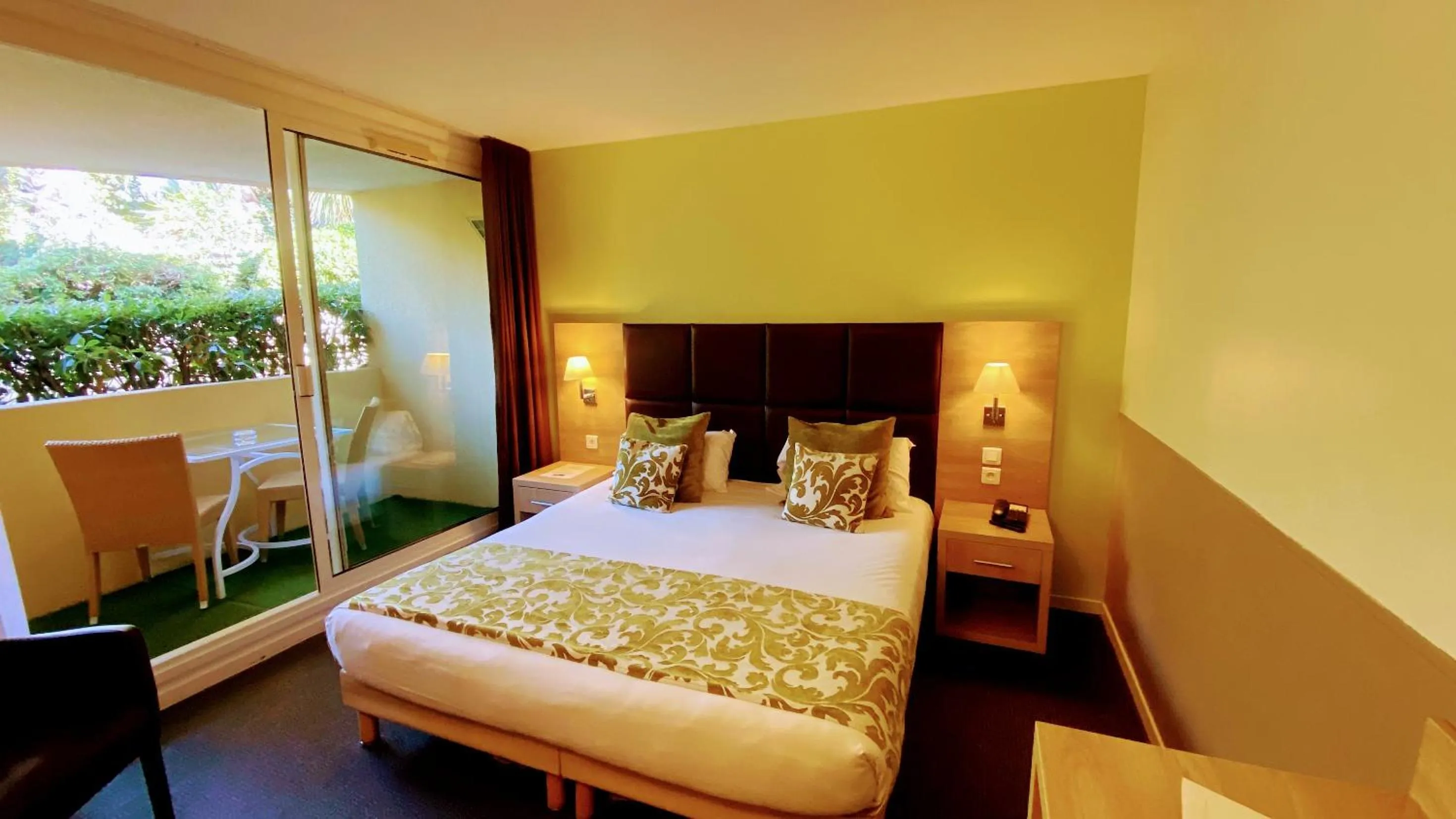 Bed in Royal Cottage Pamela Hotel Cassis