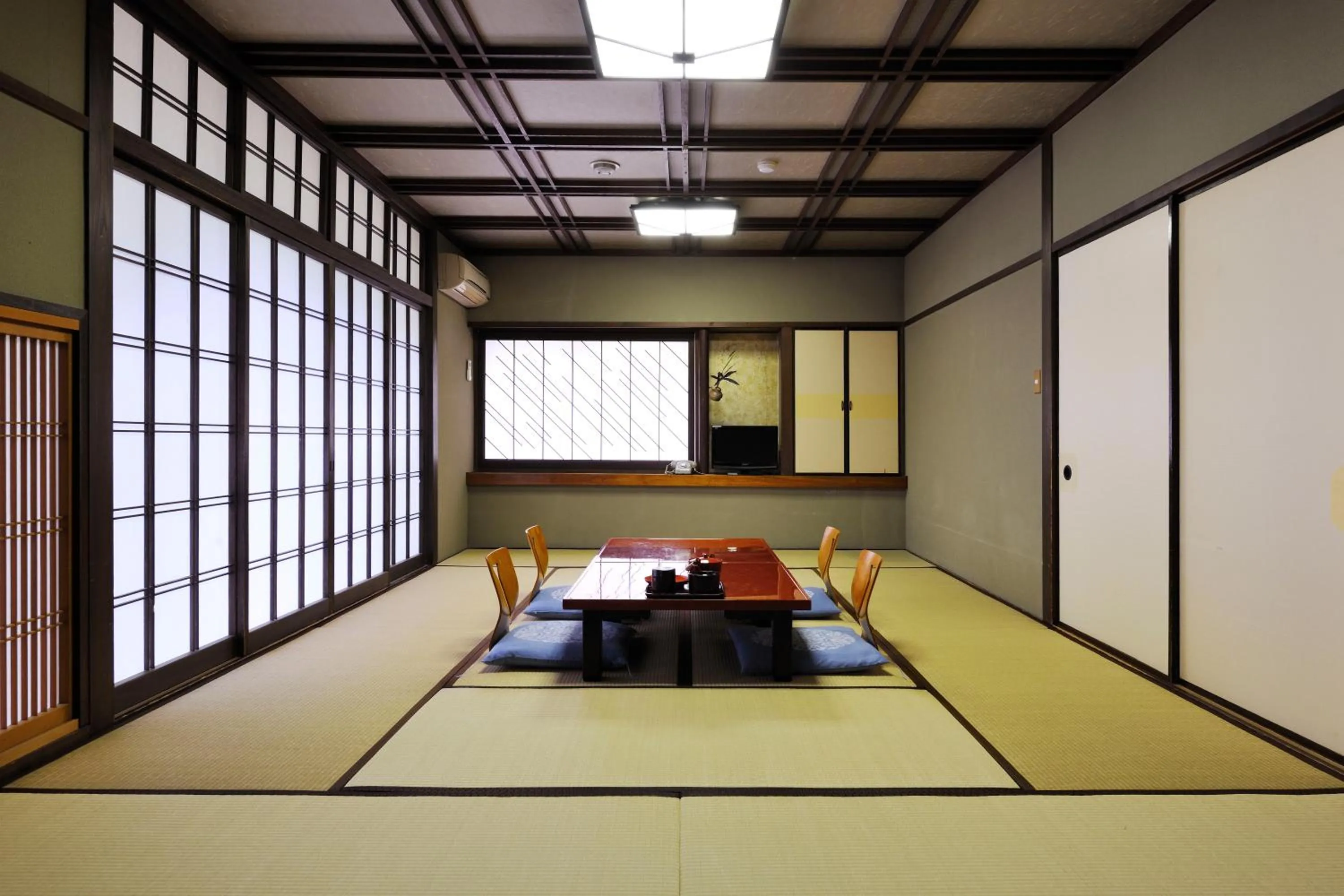 Photo of the whole room in Ryokan Seishounagon