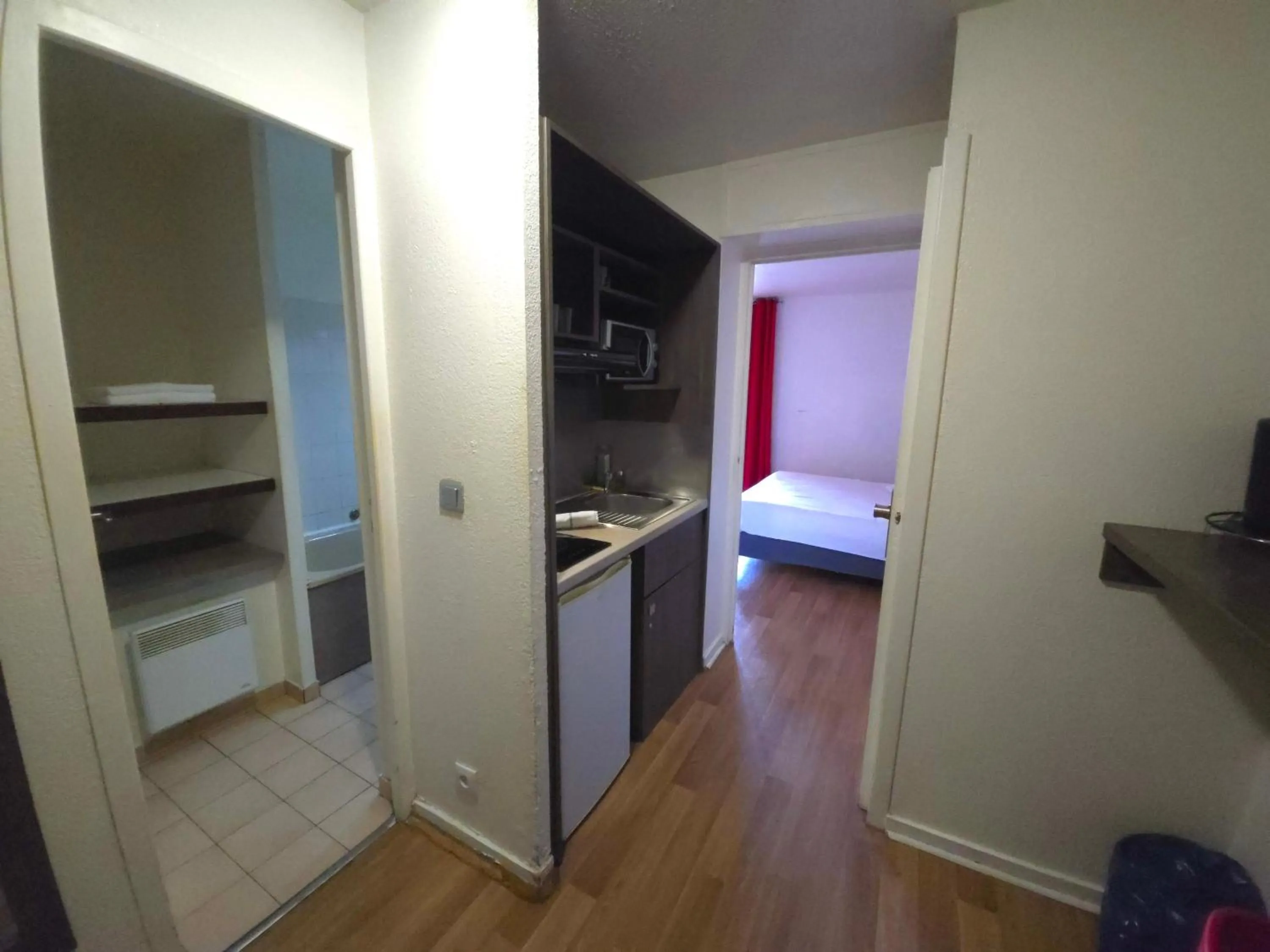 Kitchen or kitchenette, Bed in Geneva Residence