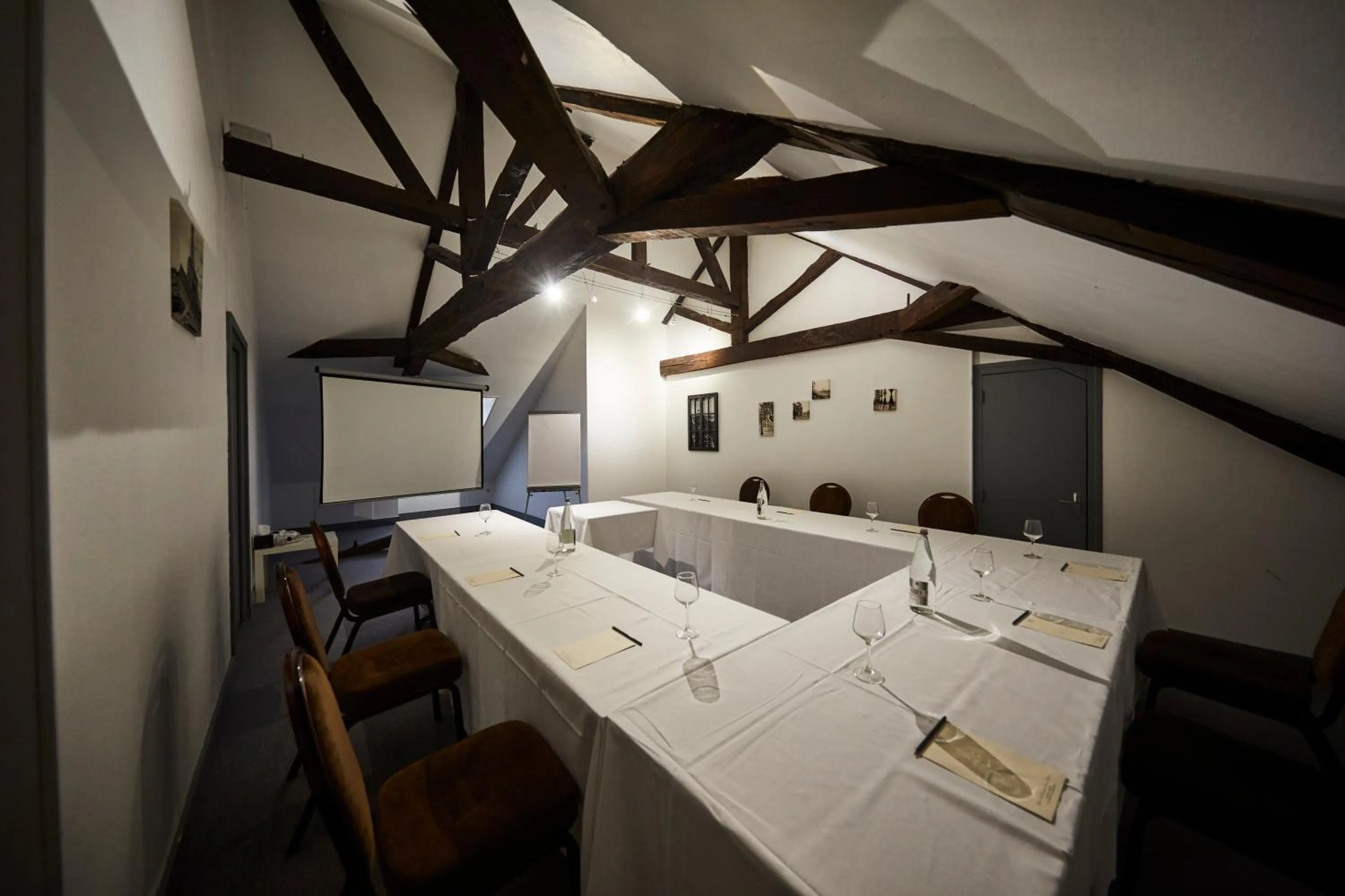 Meeting/conference room in Hôtel Restaurants & Spa Perier Du Bignon