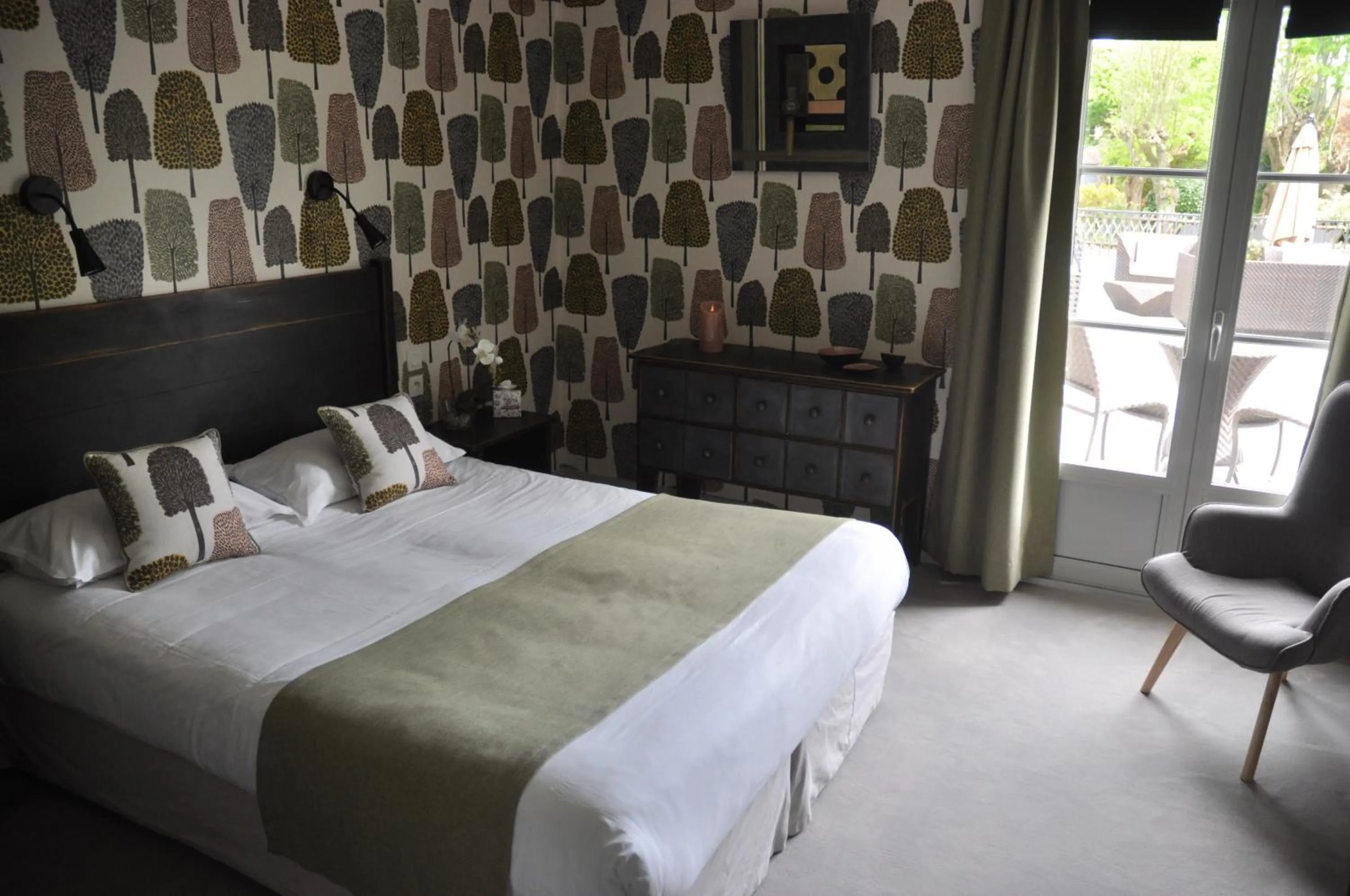 Bedroom, Bed in Hôtel Restaurants & Spa Perier Du Bignon