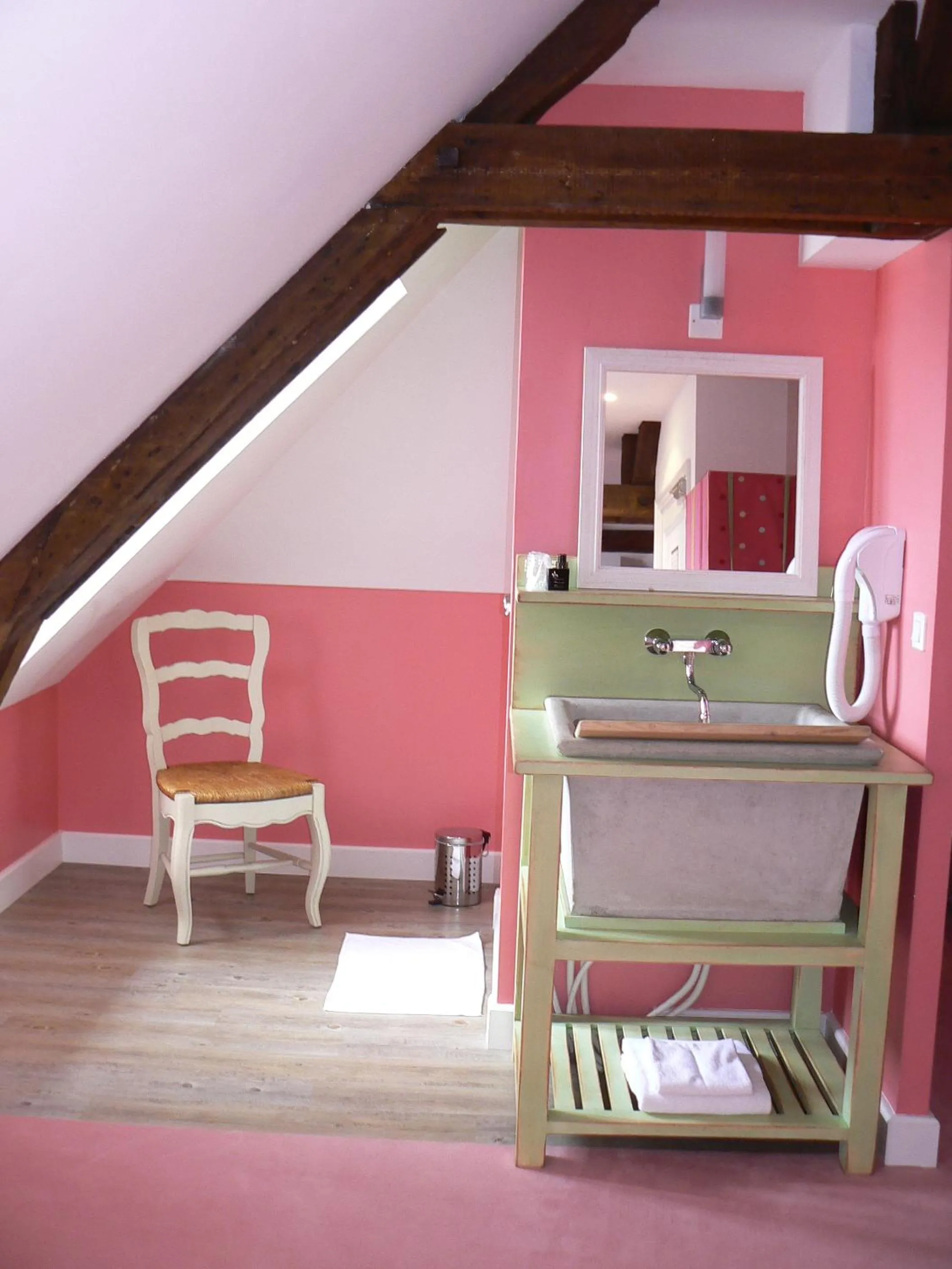 Bathroom in Hôtel Restaurants & Spa Perier Du Bignon