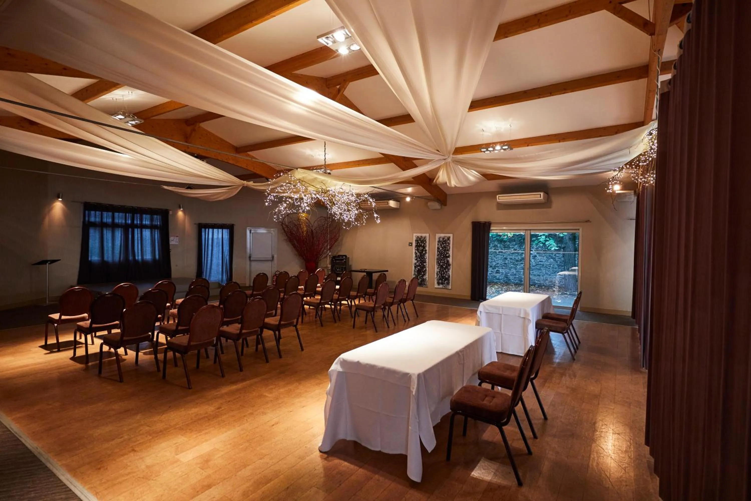 Meeting/conference room in Hôtel Restaurants & Spa Perier Du Bignon