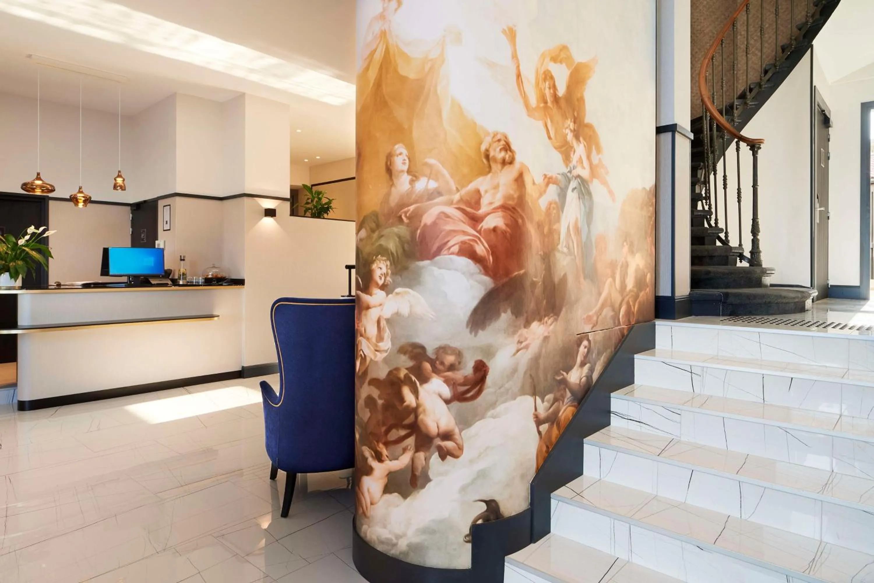 Lobby or reception in Best Western Premier Hotel des Vignes et des Anges