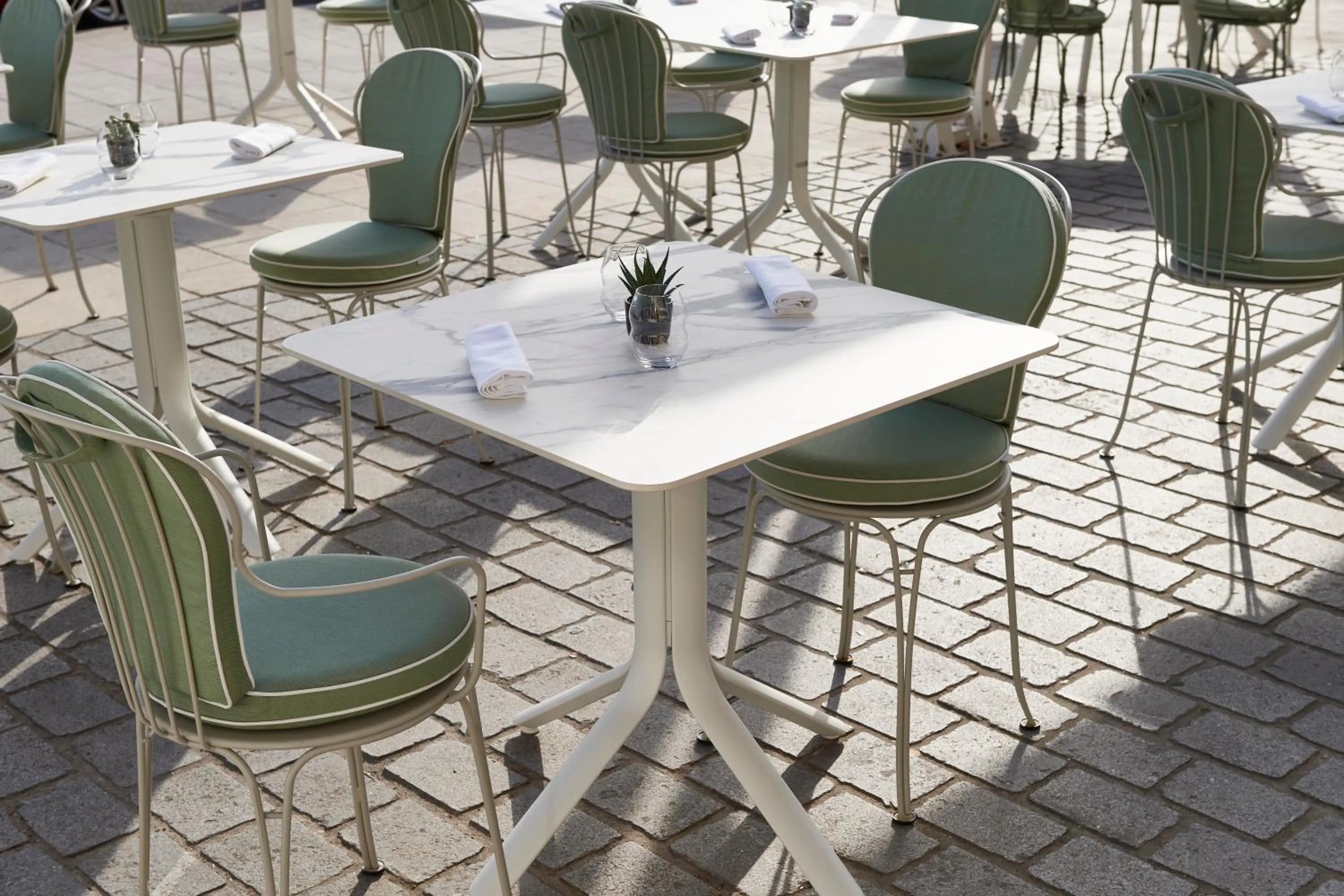 Patio in Best Western Premier Hotel des Vignes et des Anges