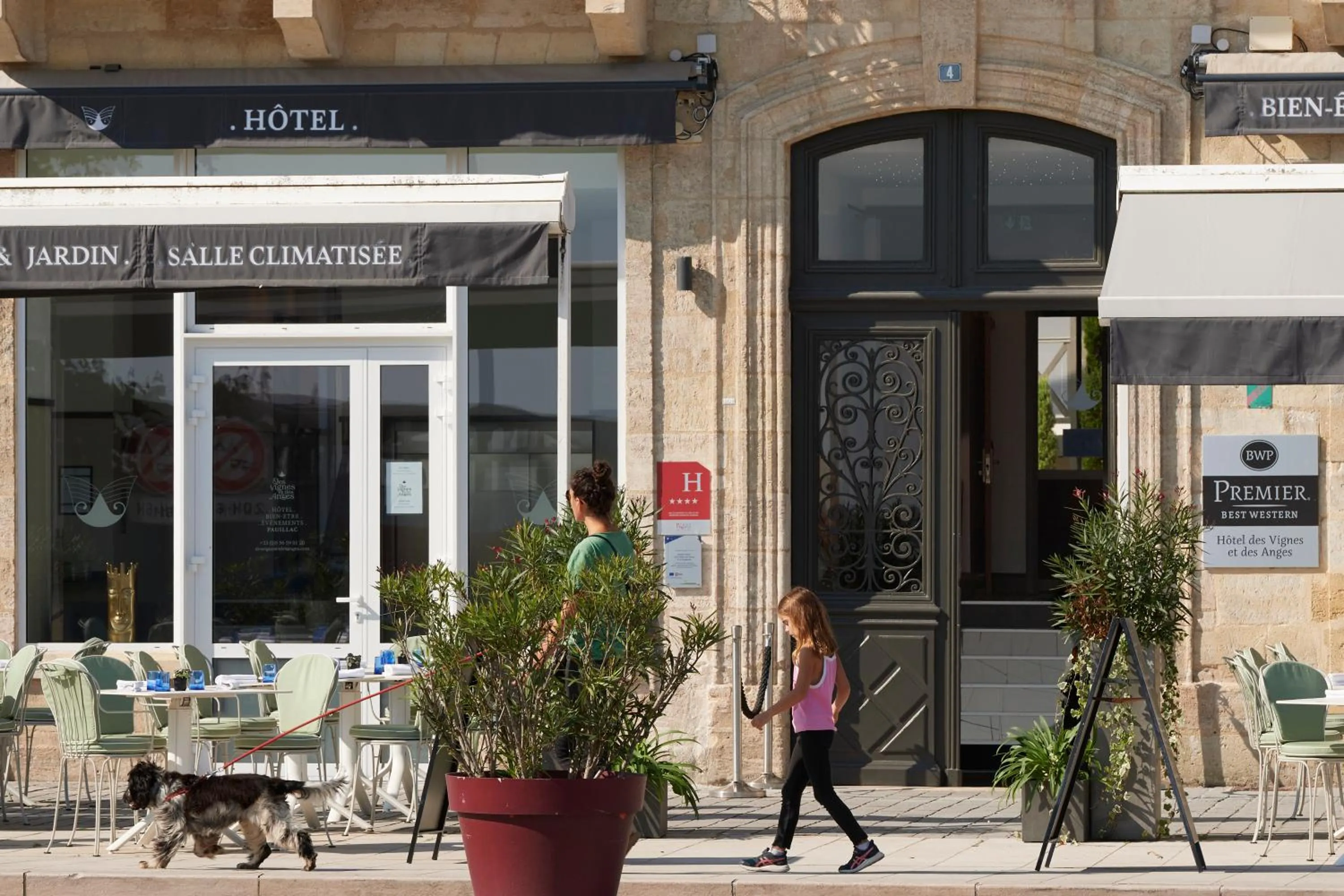 Property building in Best Western Premier Hotel des Vignes et des Anges