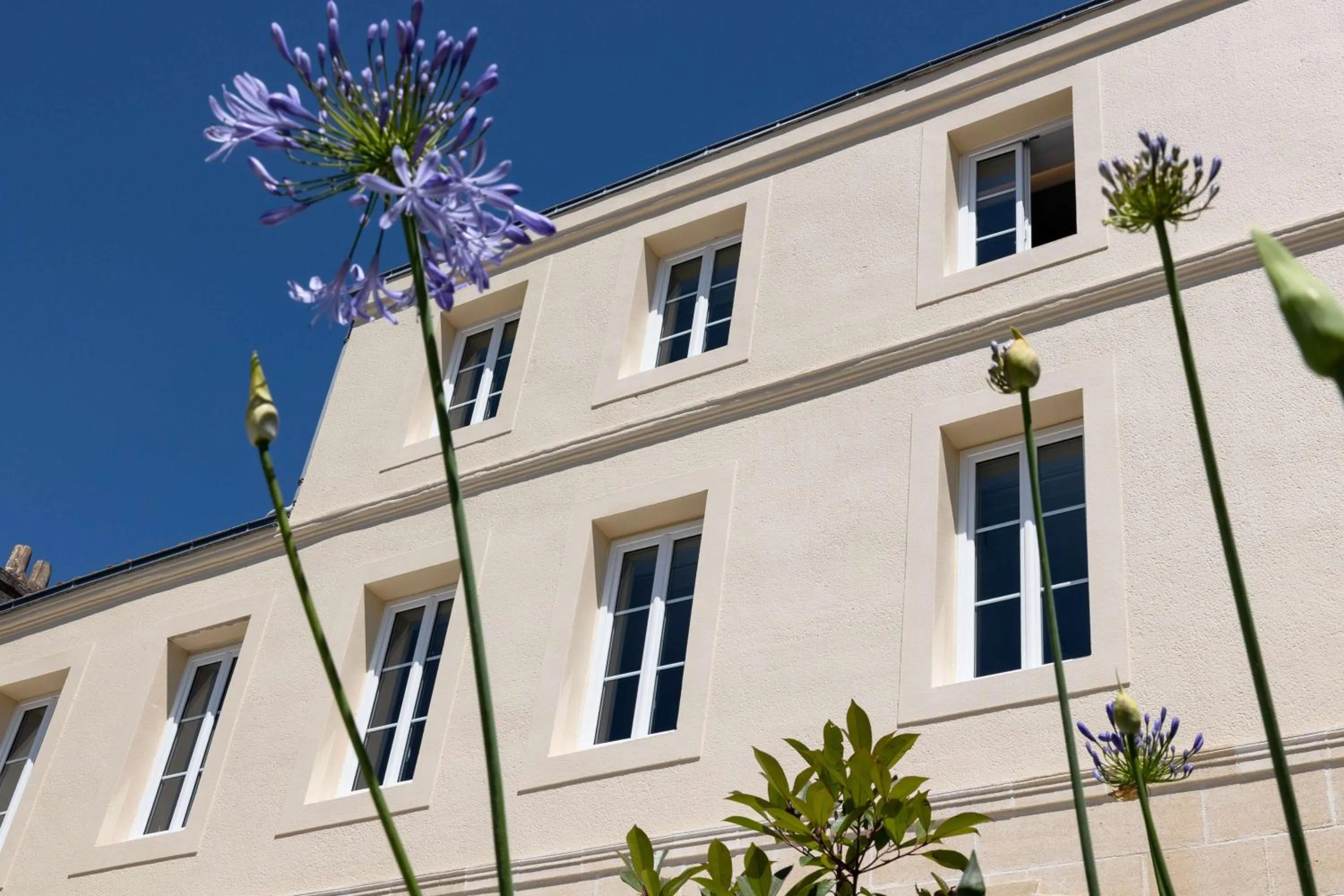 Property building in Best Western Premier Hotel des Vignes et des Anges