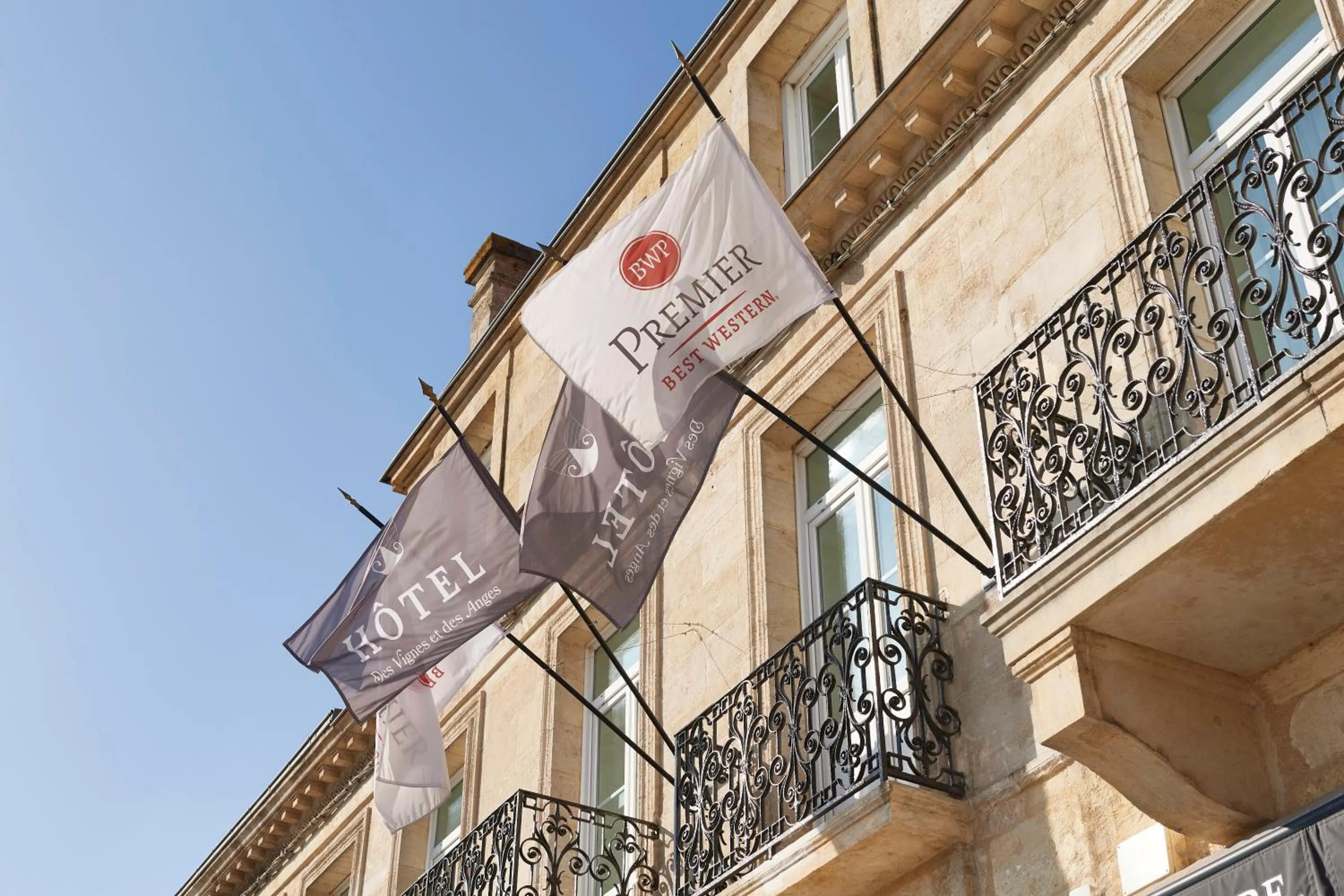 Property building in Best Western Premier Hotel des Vignes et des Anges