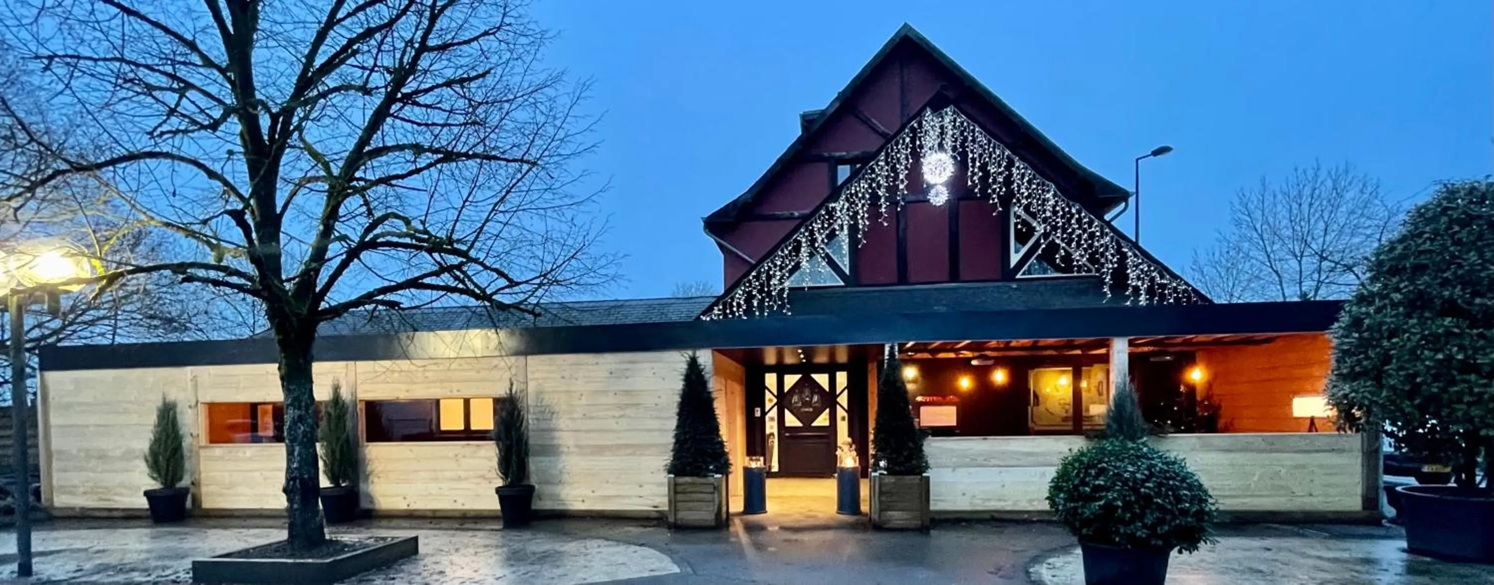 Property building in Hôtel Restaurant Lamy