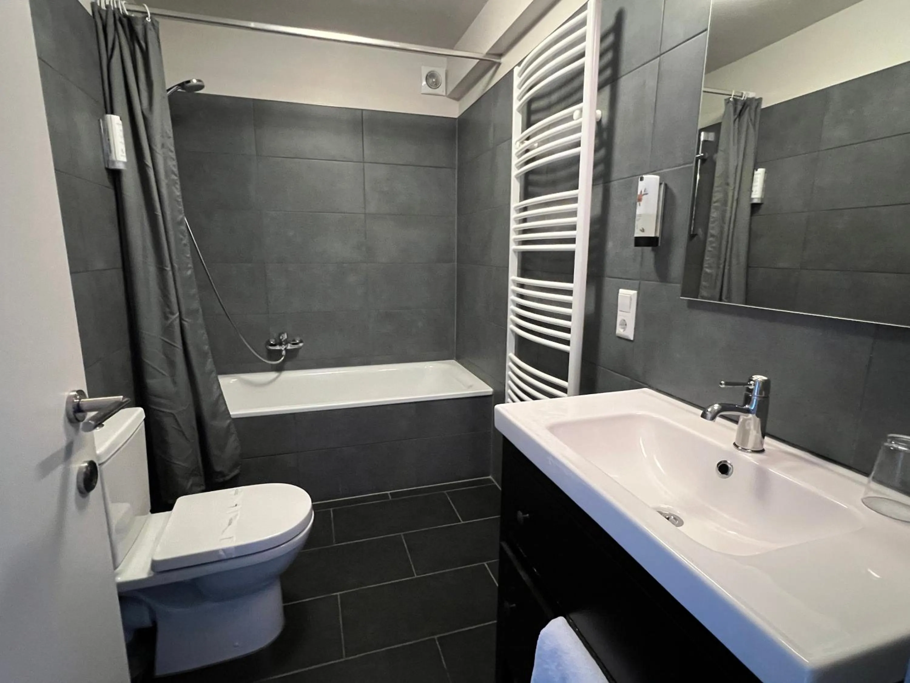 Bathroom in Hôtel Restaurant Lamy