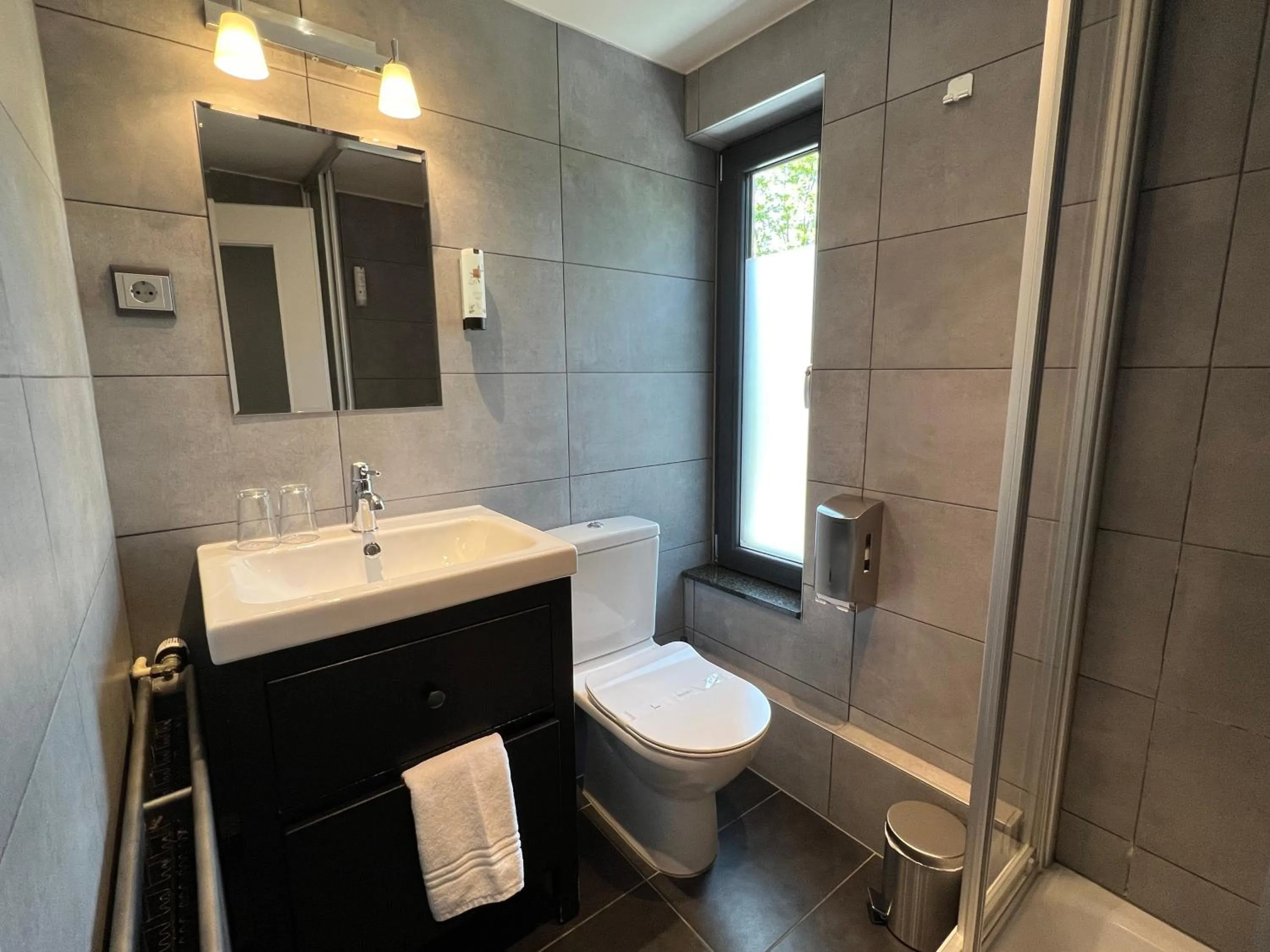 Bathroom in Hôtel Restaurant Lamy