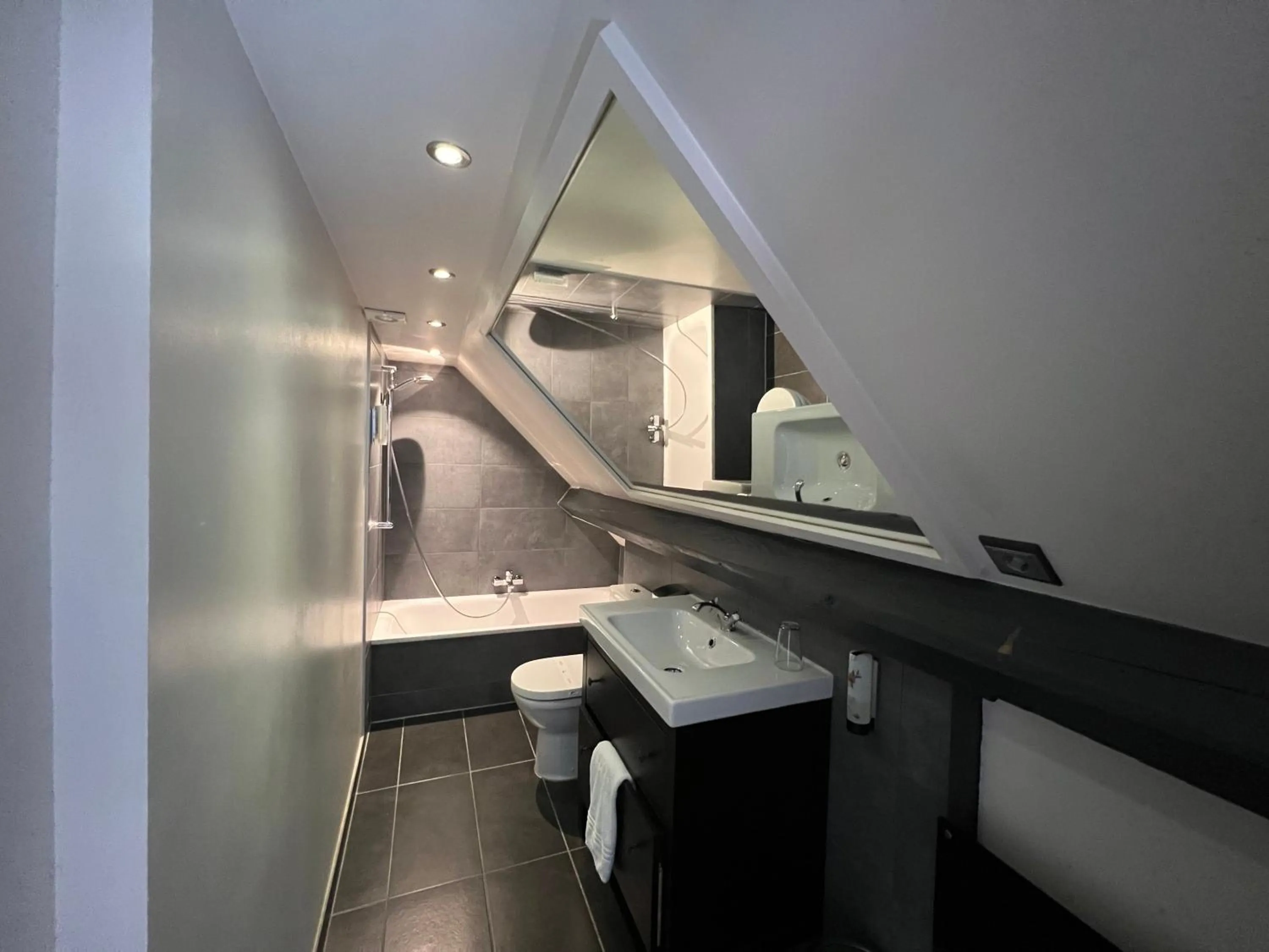 Bathroom in Hôtel Restaurant Lamy