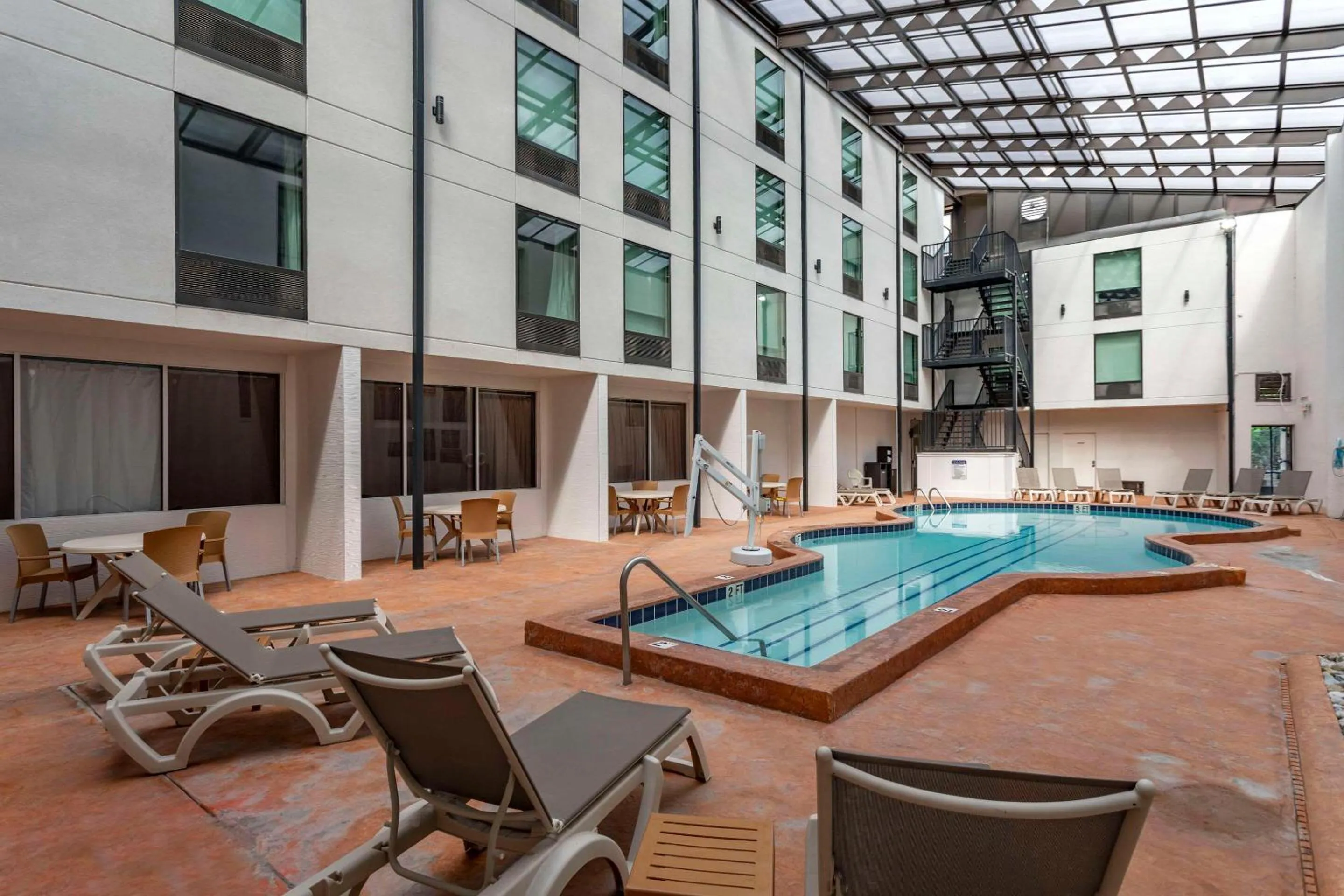 Swimming pool in Comfort Inn & Suites Nashville Downtown - Stadium