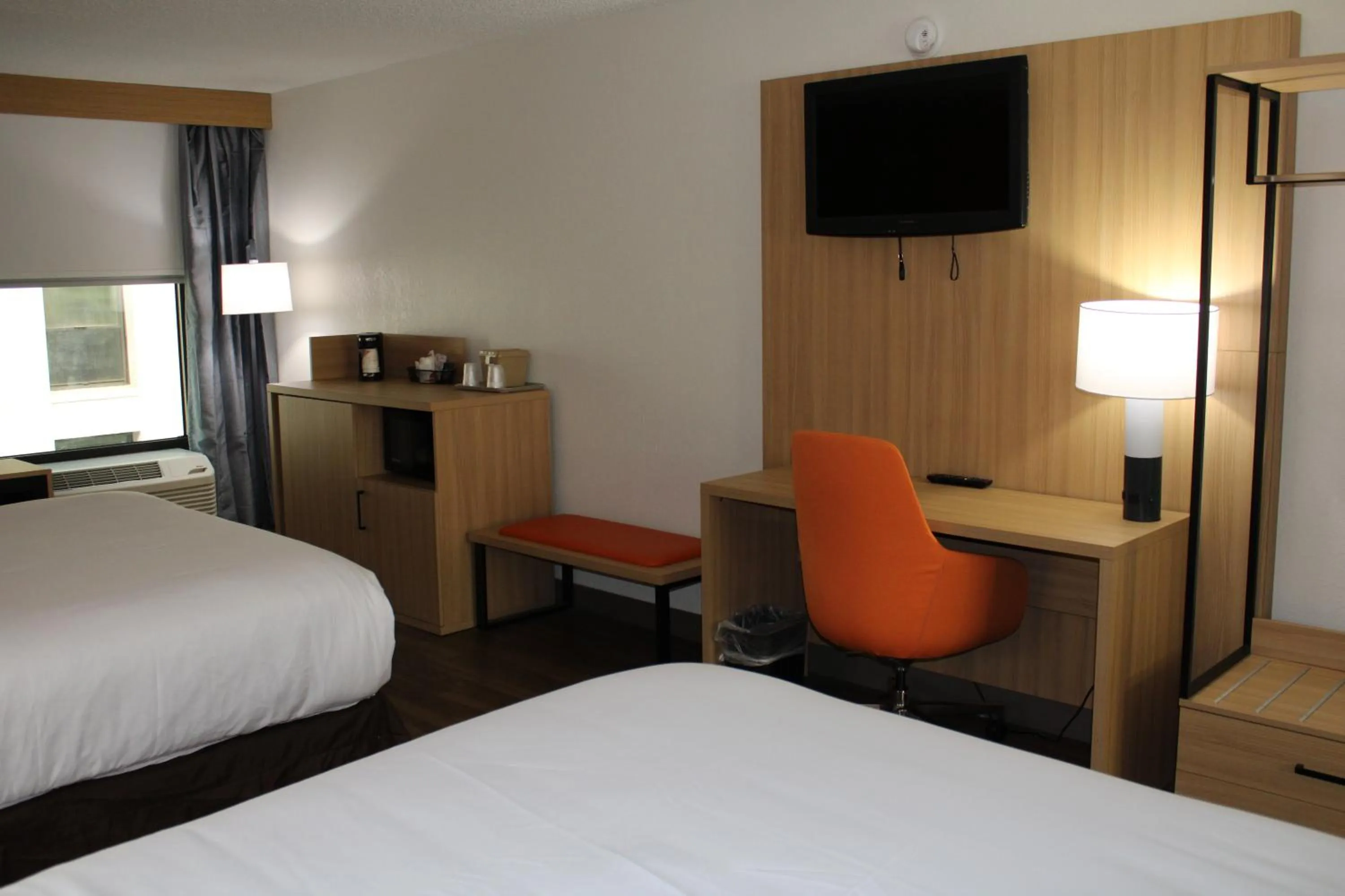 Coffee/tea facilities, Bed in Comfort Inn & Suites Nashville Downtown - Stadium