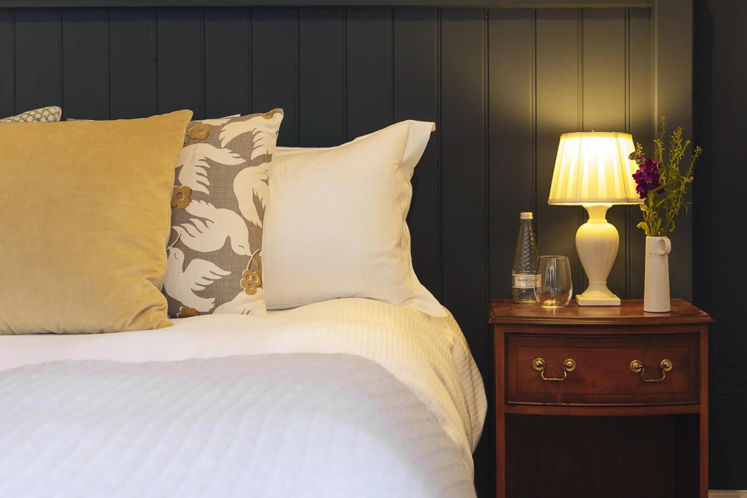 Bathroom, Bed in The Blue Ball Inn