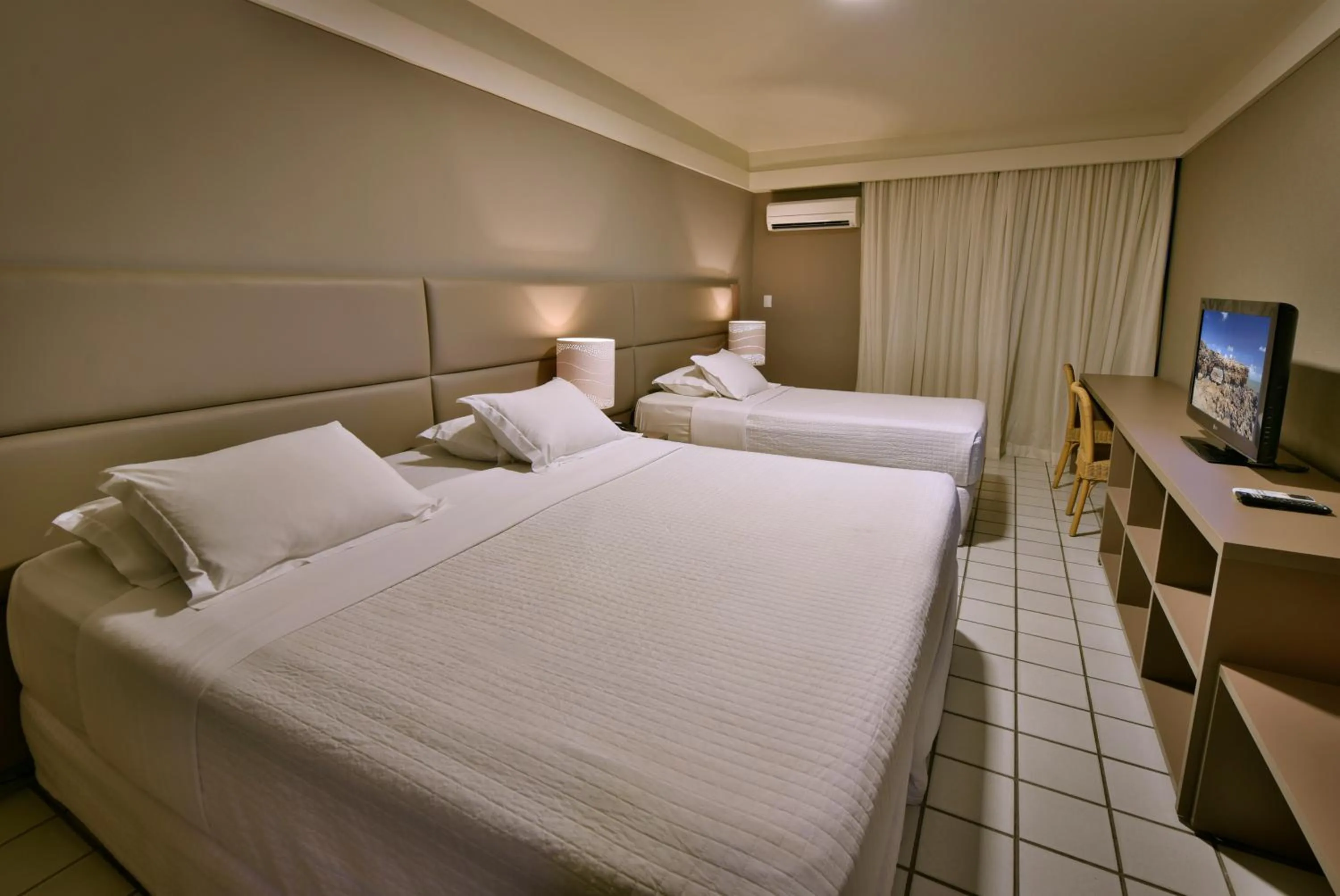 Bed in Hardman Praia Hotel