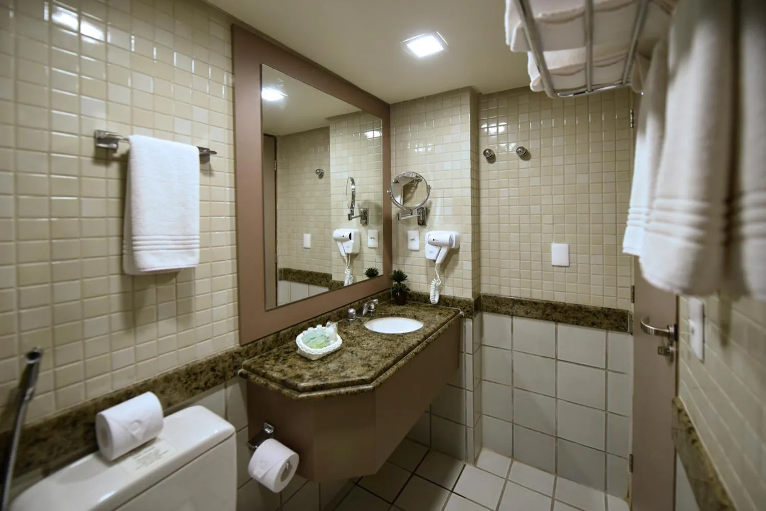 Bathroom in Hardman Praia Hotel