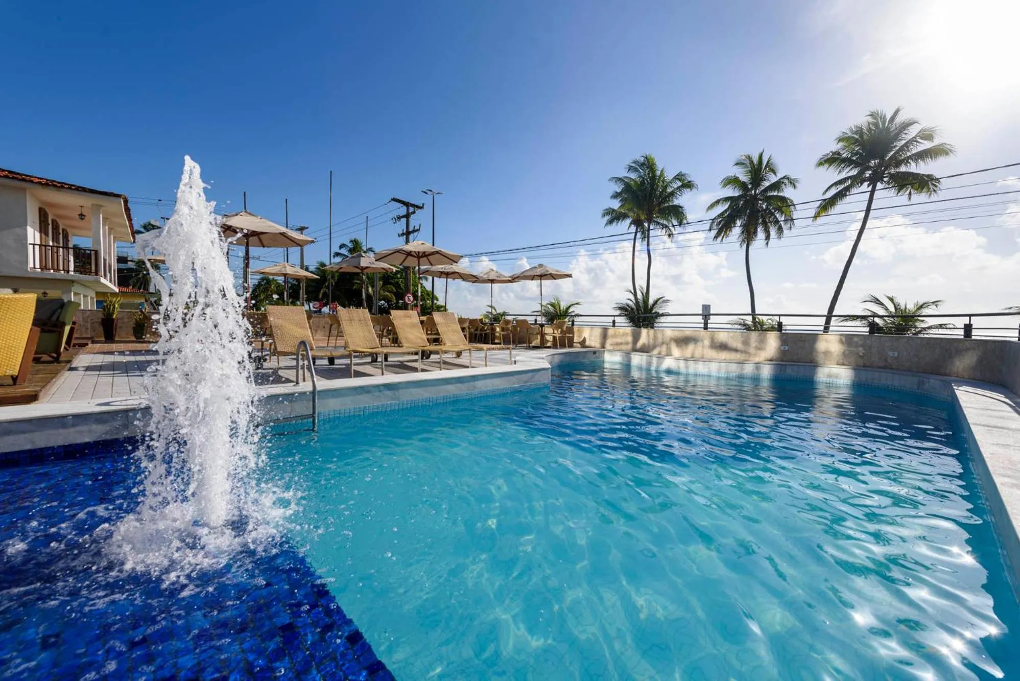 Swimming pool in Hardman Praia Hotel