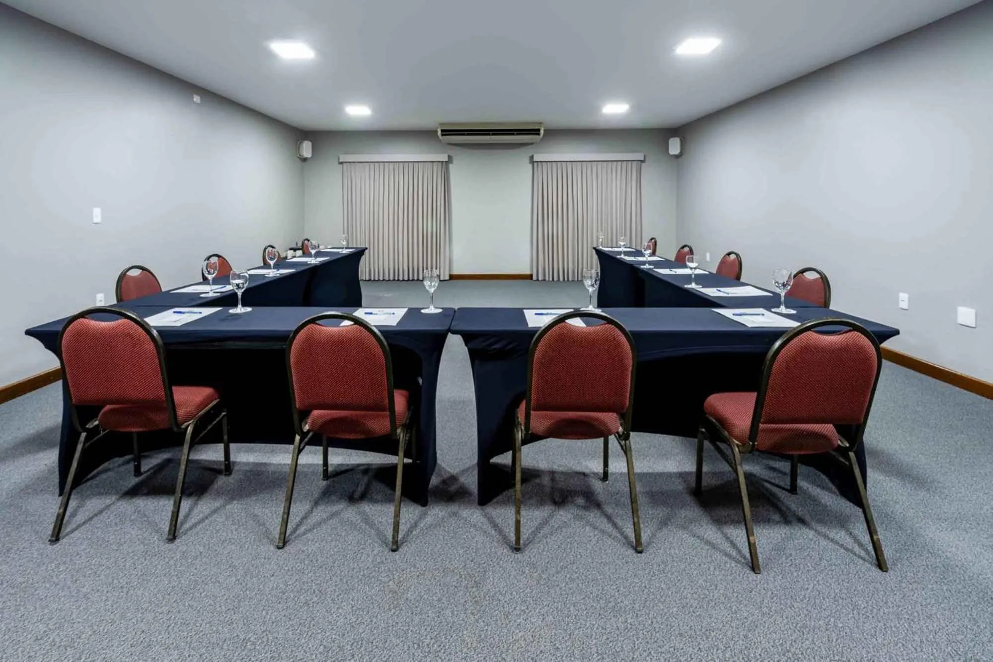 Meeting/conference room in Hardman Praia Hotel