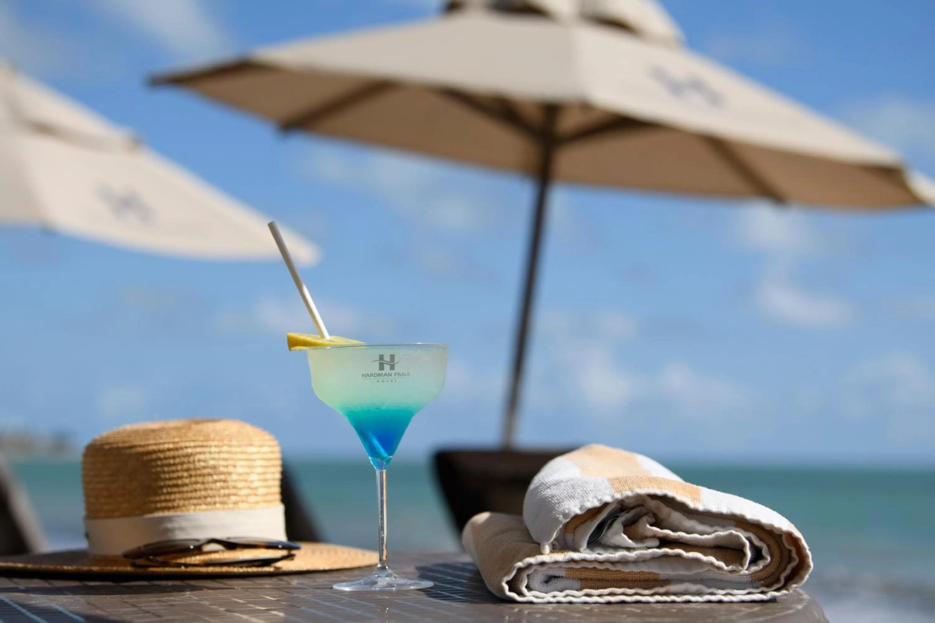 Swimming pool in Hardman Praia Hotel