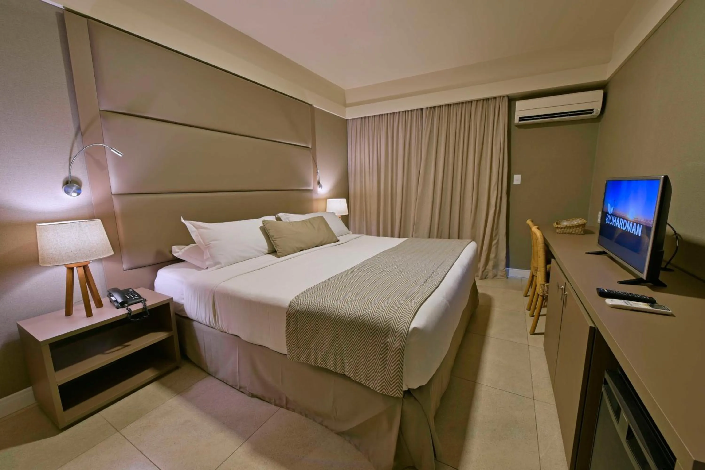 Bed in Hardman Praia Hotel