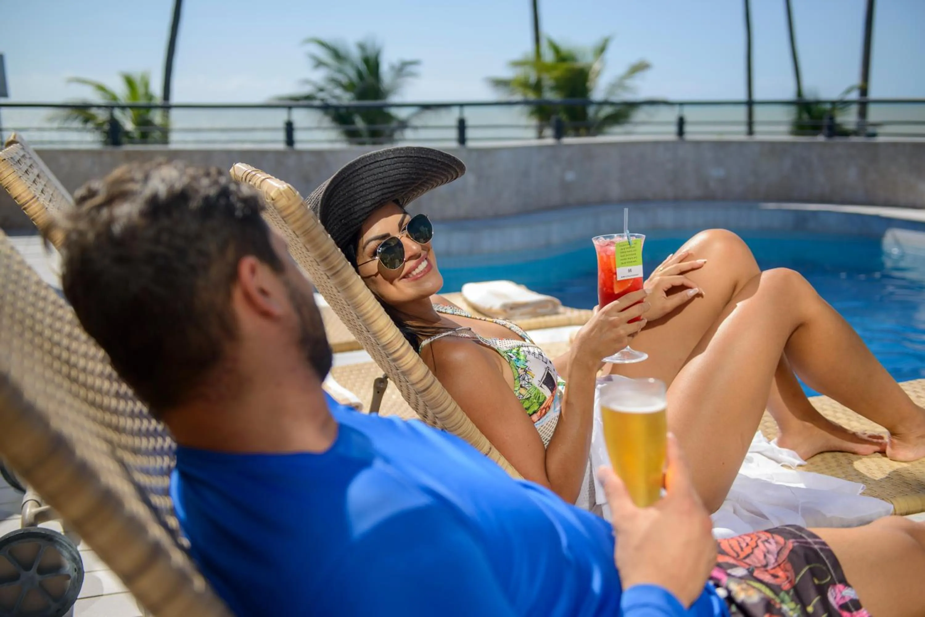 Swimming pool in Hardman Praia Hotel