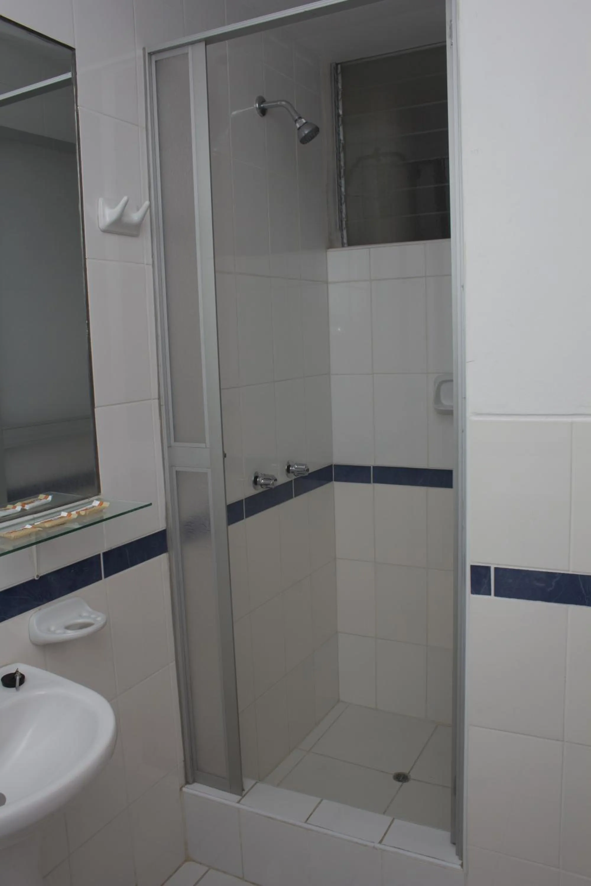 Shower in Posada Nueva España