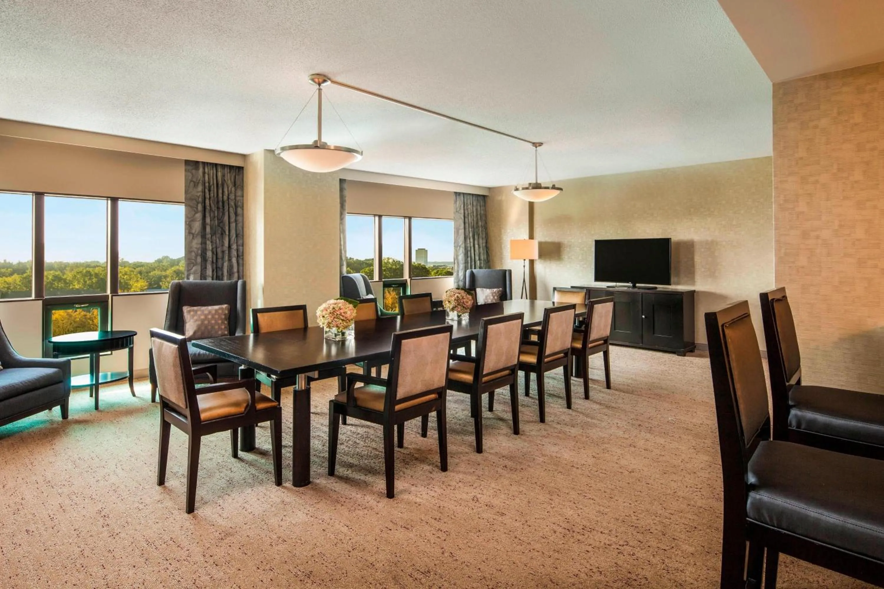 Living room in The Westin Southfield Detroit