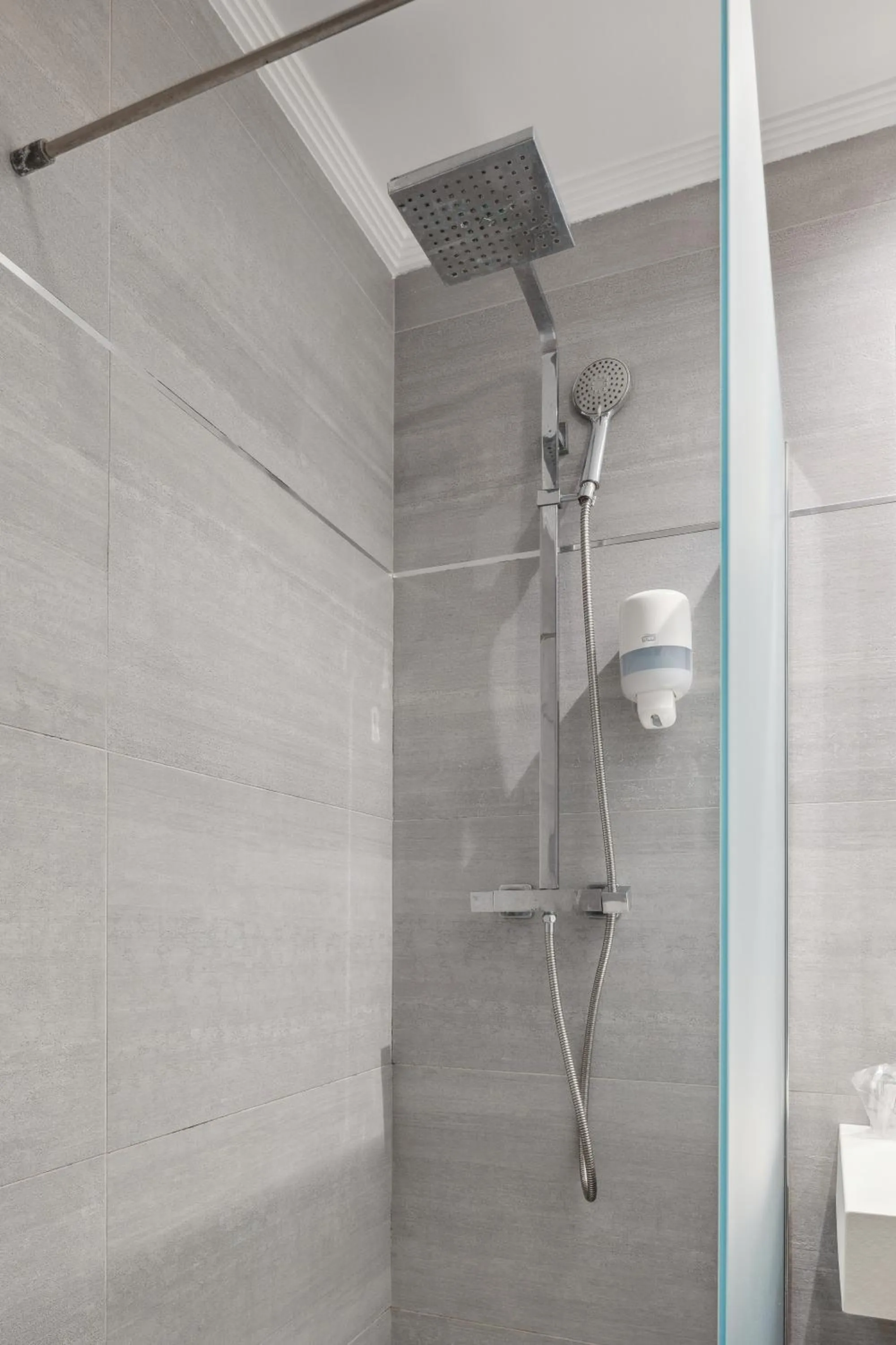 Shower in Hotel Venta de Etxalar