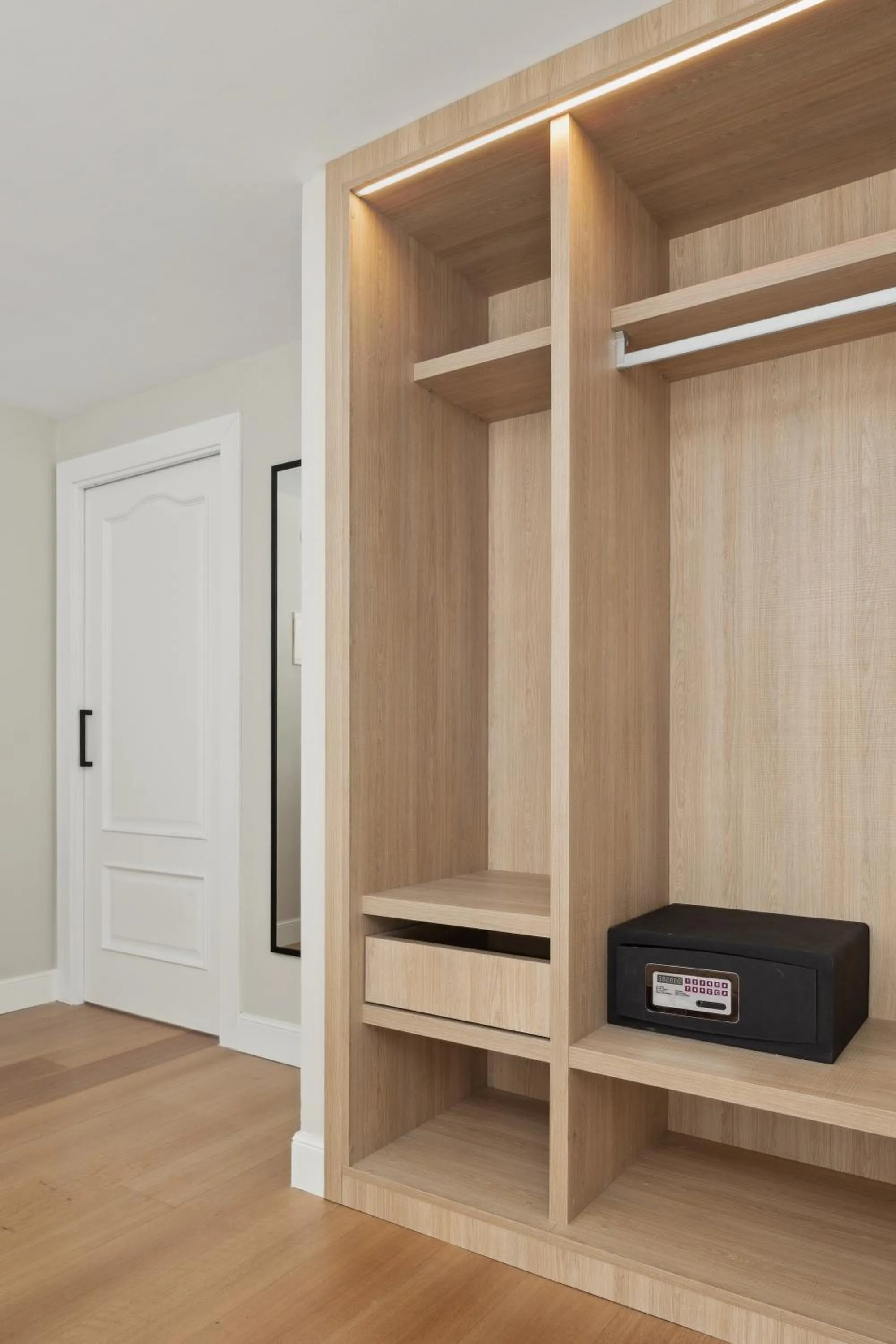 wardrobe in Hotel Venta de Etxalar