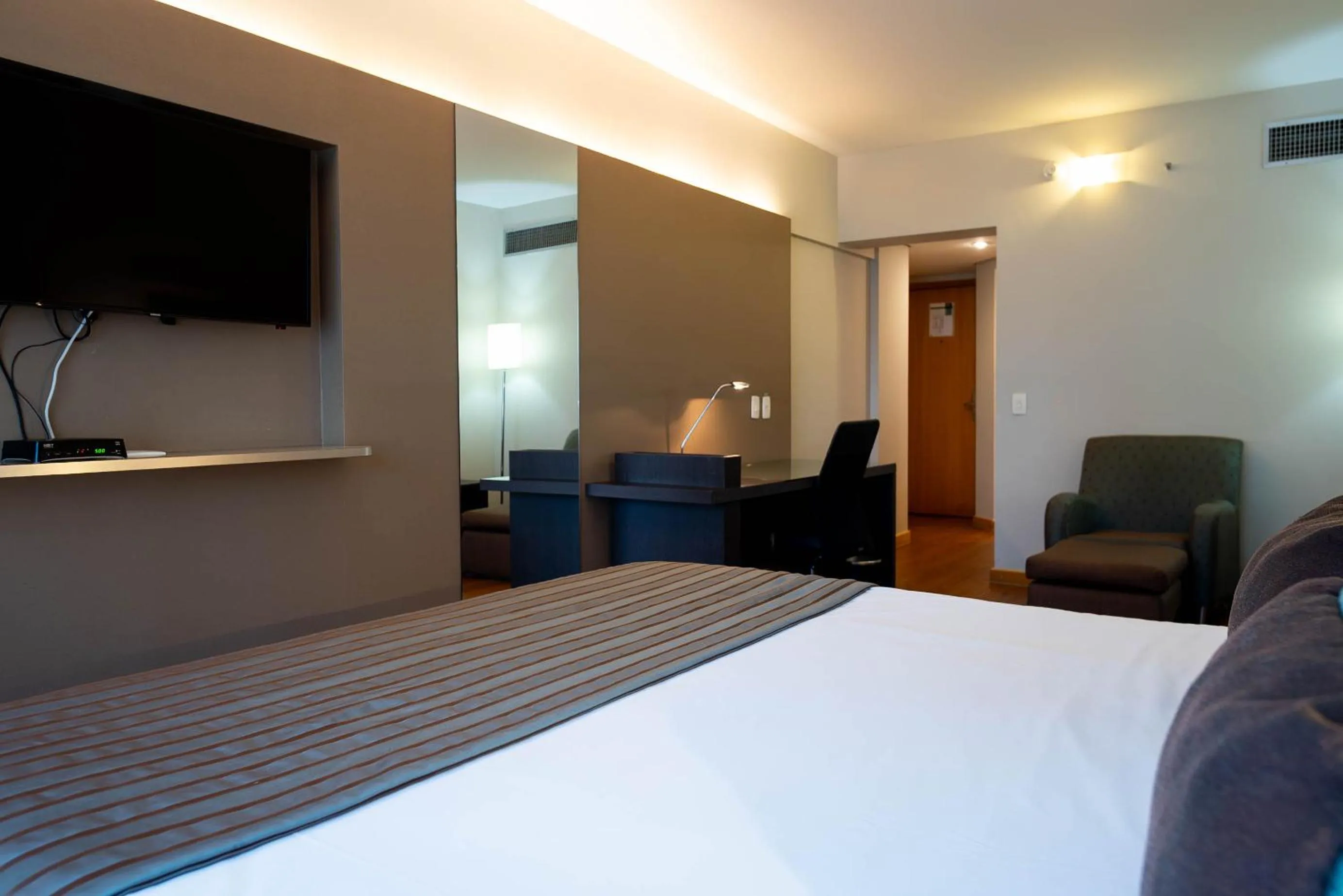 Bed in Sol Alphaville Hotel & Residence