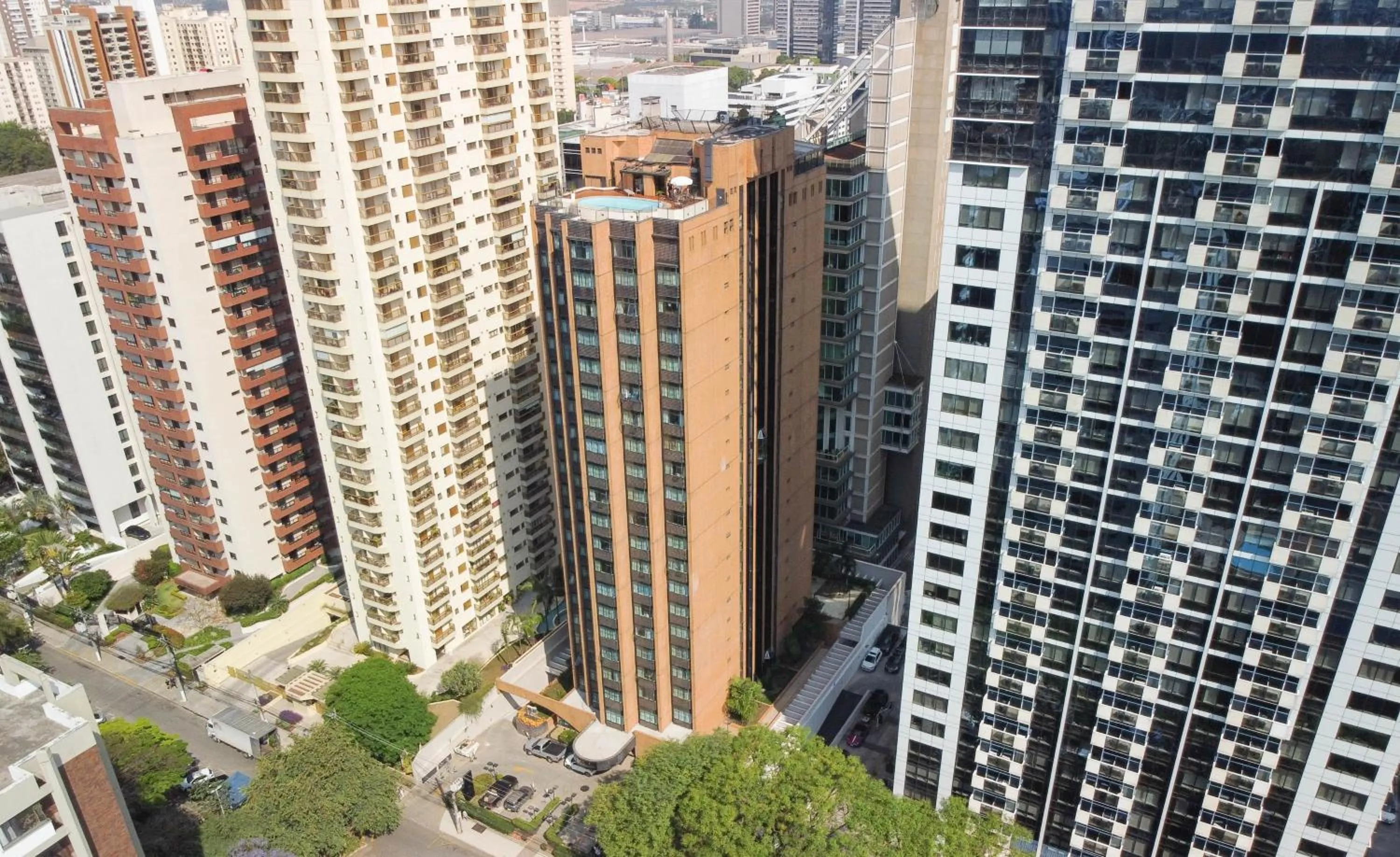 Property building in Sol Alphaville Hotel & Residence