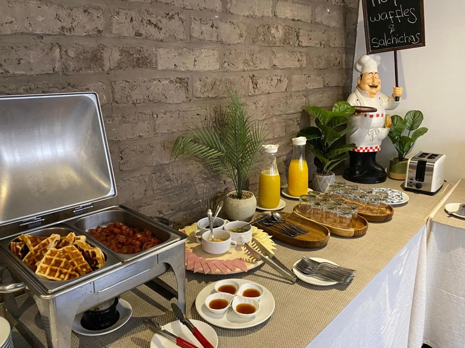 Restaurant/places to eat in Hotel Hill House Usaquén