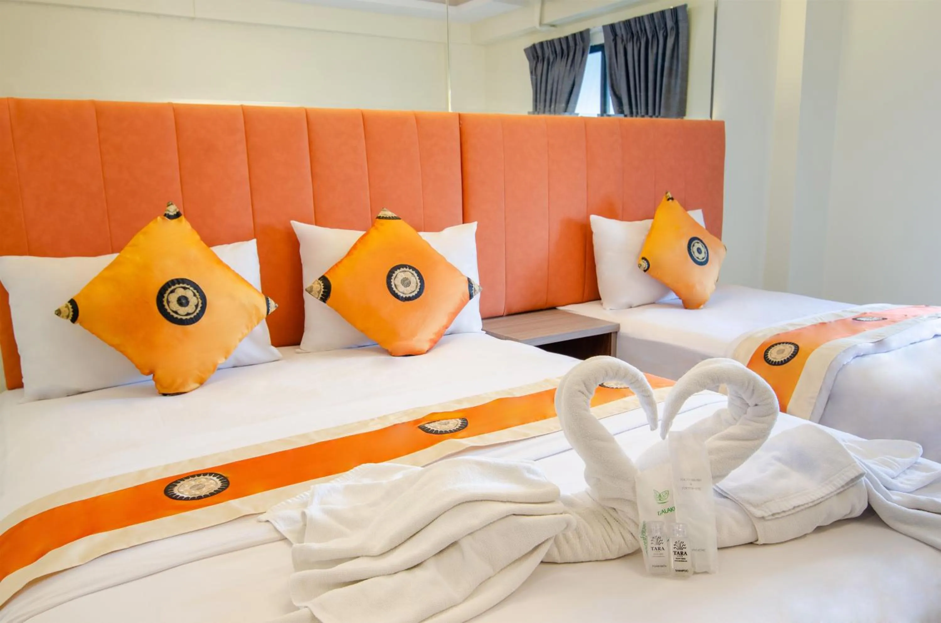 Photo of the whole room, Bed in Tara Lake