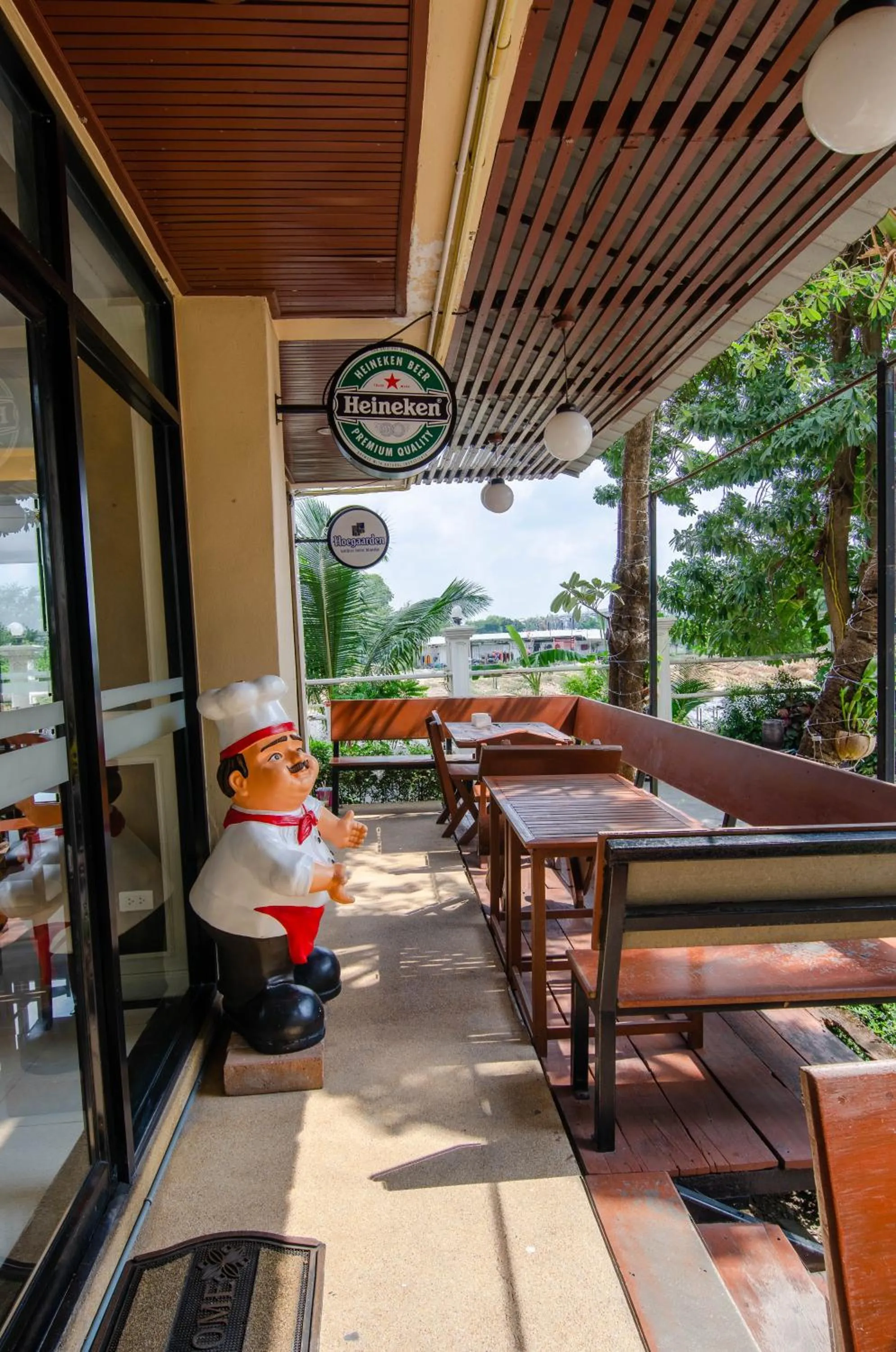 Restaurant/places to eat in Tara Lake