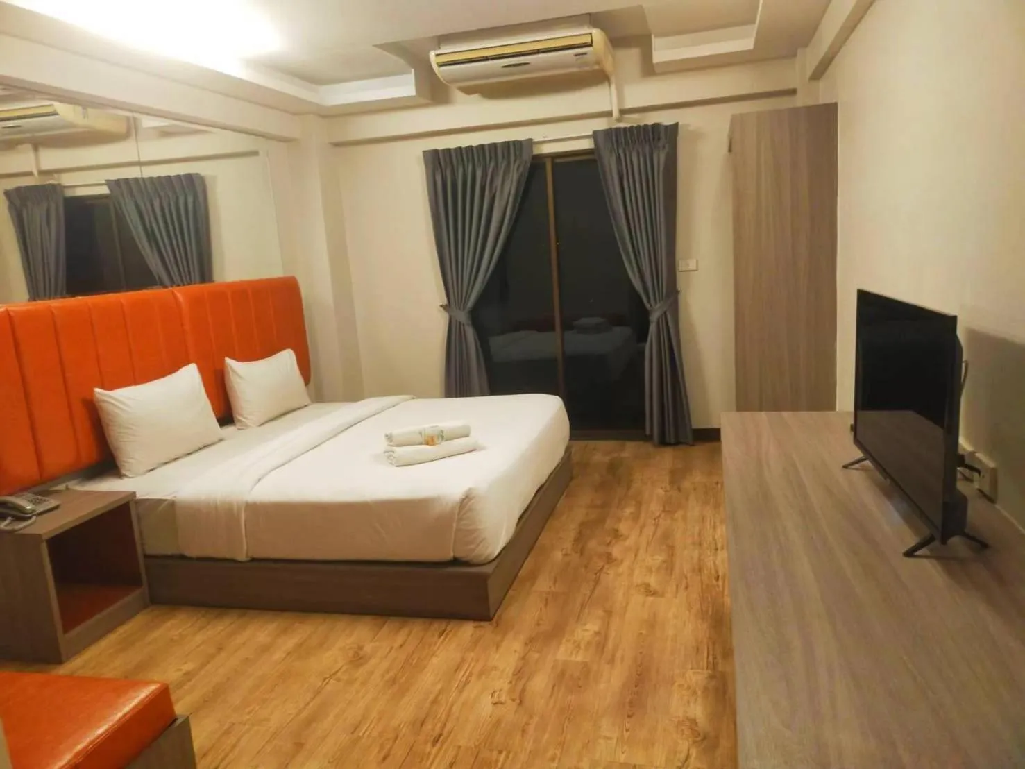 Bedroom, Bed in Tara Lake