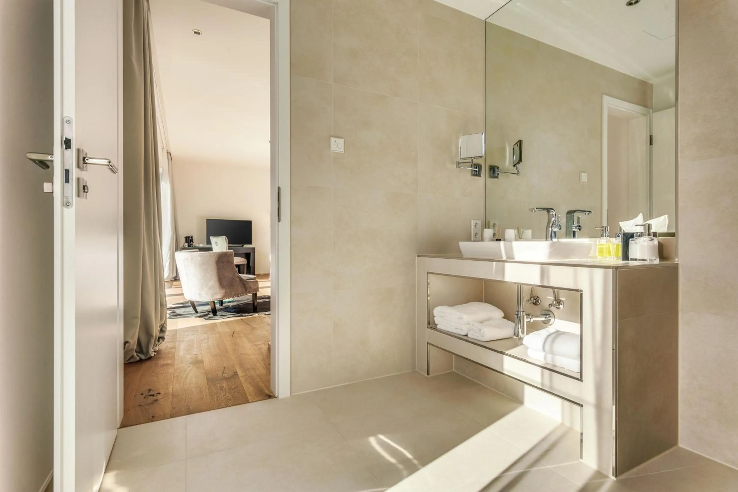 Photo of the whole room in Voss Villa