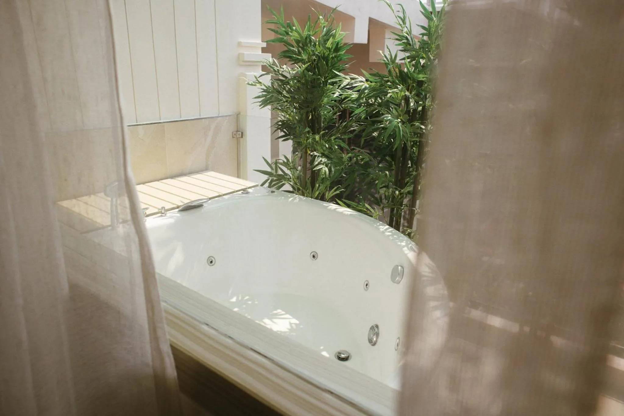 Hot Tub in The Sea Cret Hua Hin