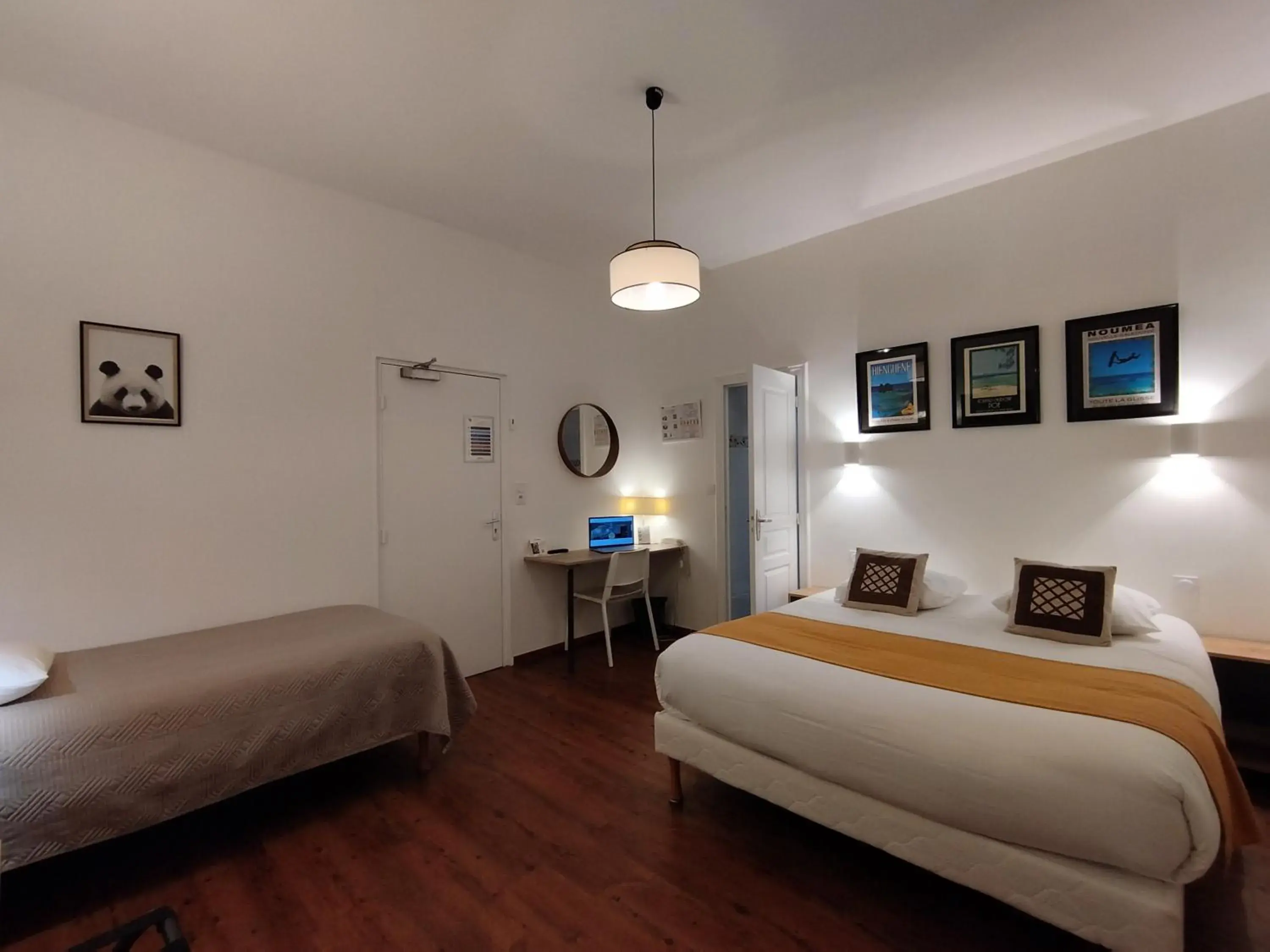 Triple Room in The Originals Access, Hotel Le Canter Saumur Triple Room in The Originals Access, Hotel Le Canter Saumur