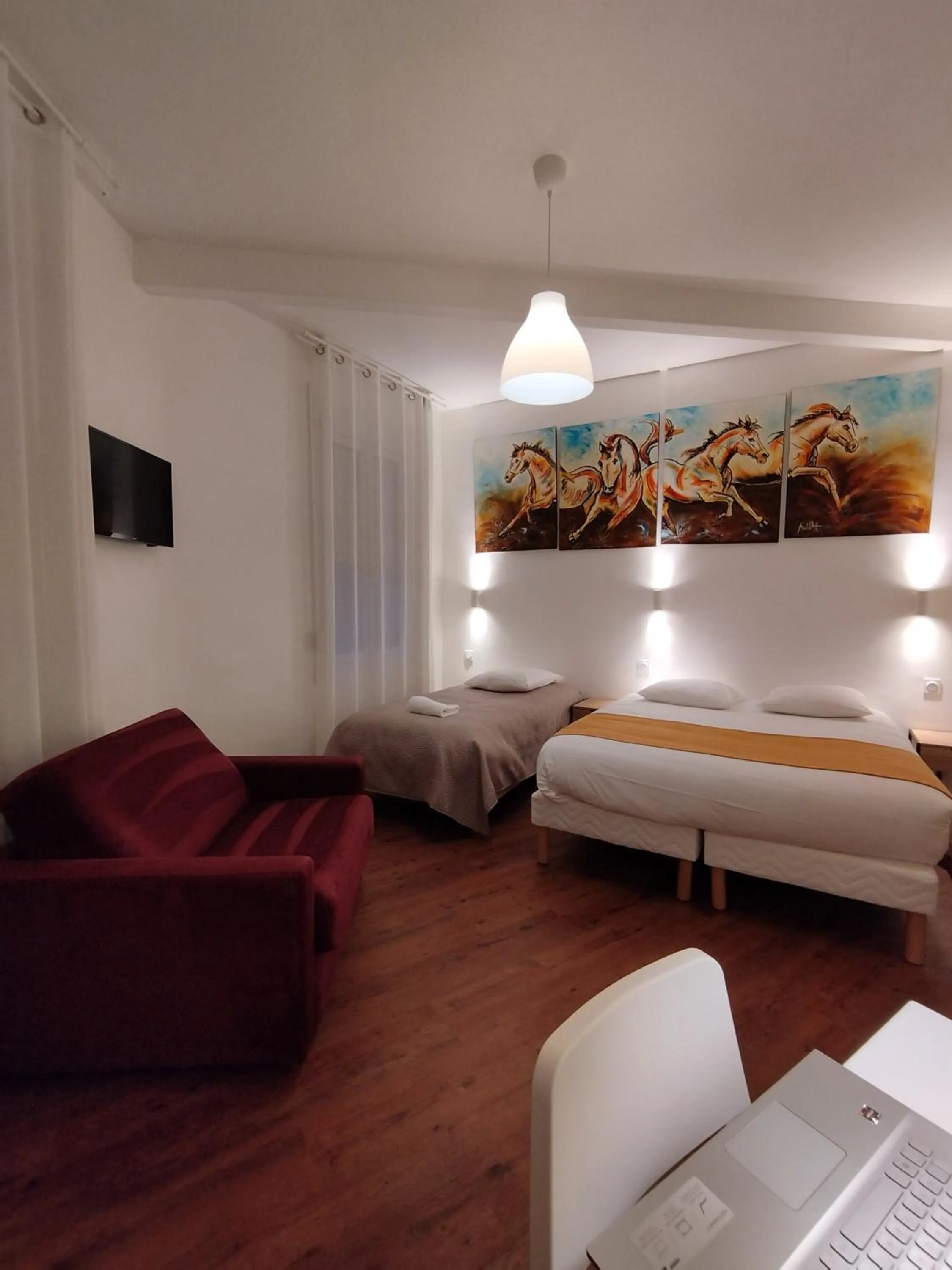 Shower, Bed in The Originals Access, Hotel Le Canter Saumur