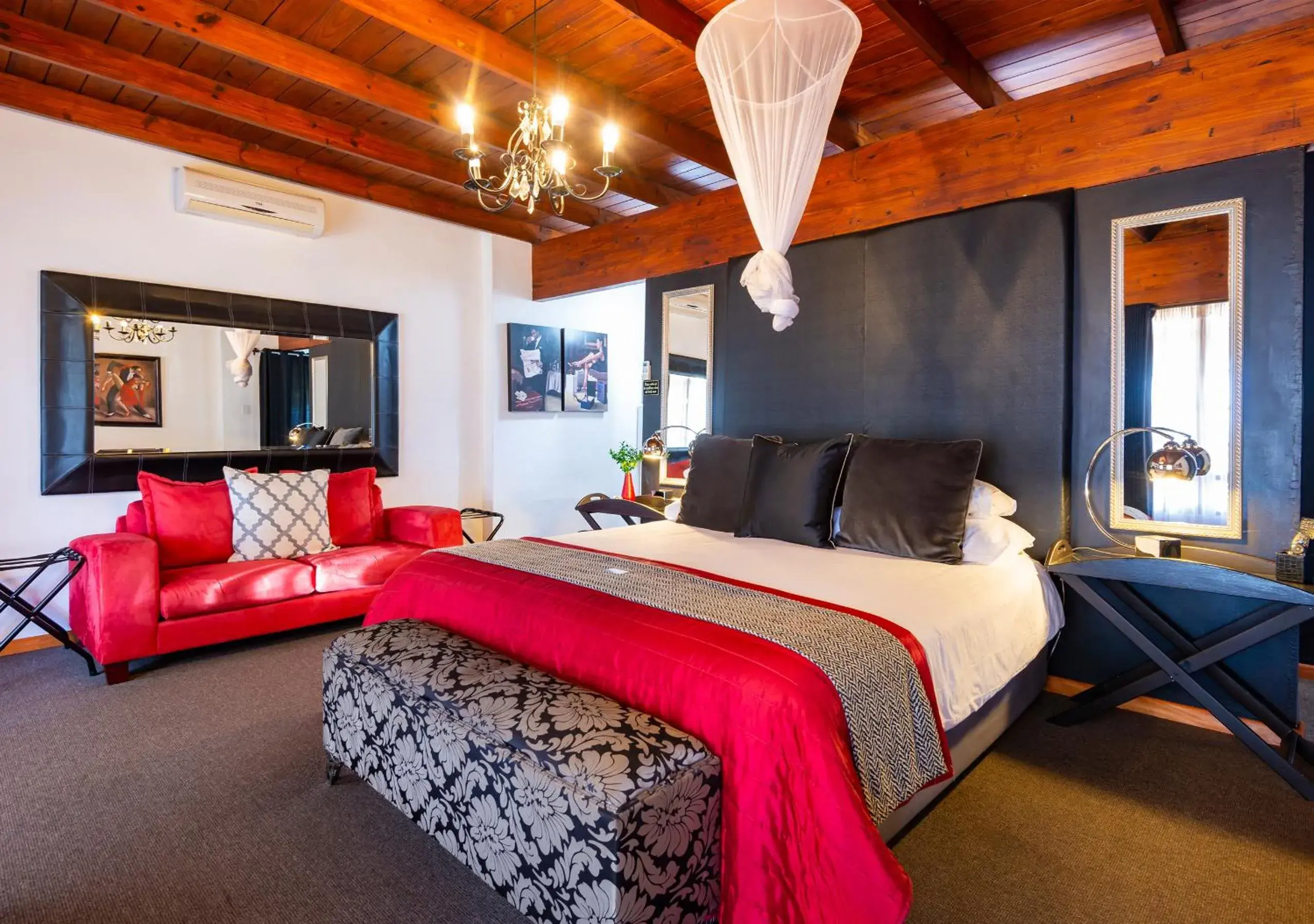 Honeymoon Suite in Ama Zulu Guesthouse & Safaris Honeymoon Suite in Ama Zulu Guesthouse & Safaris