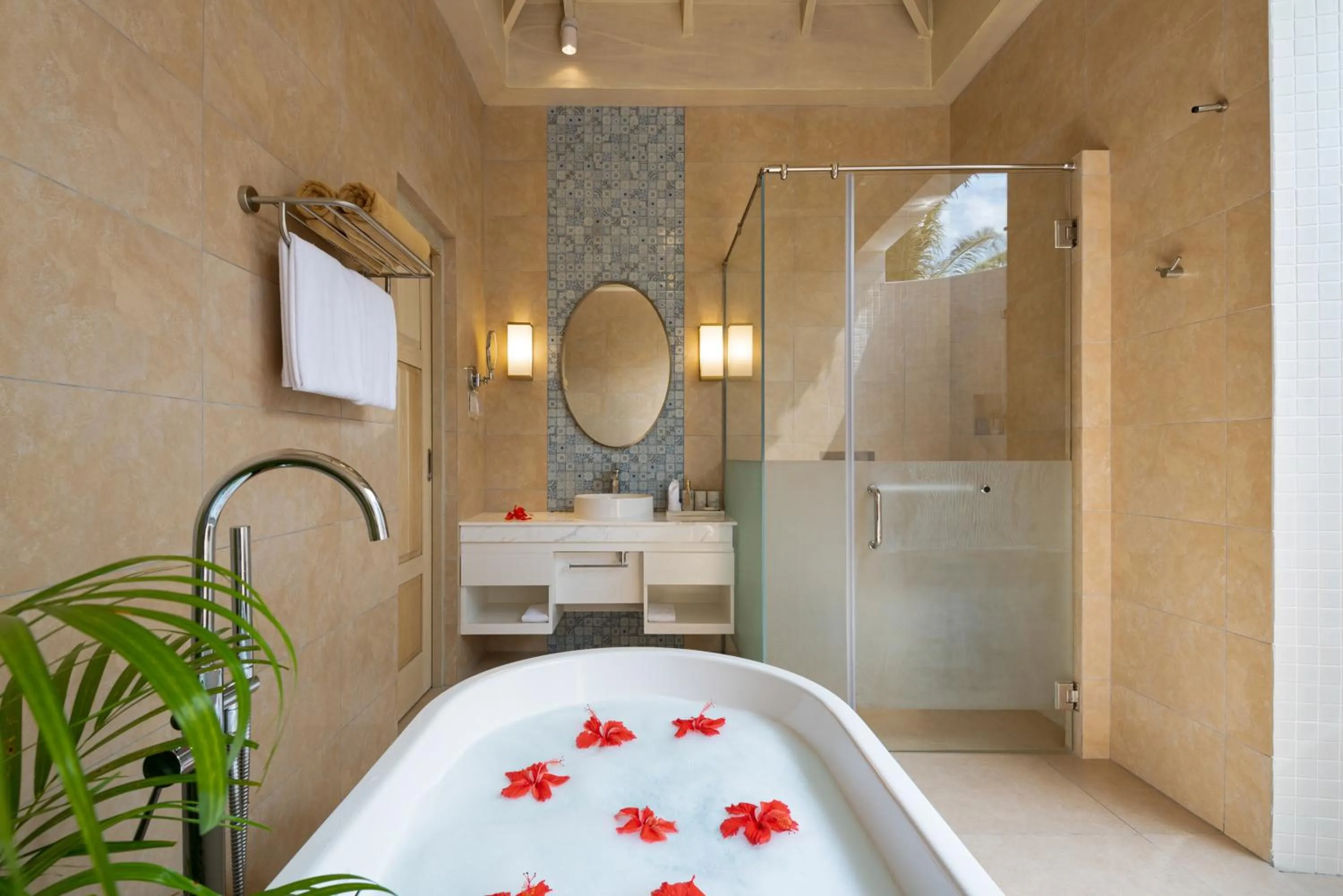Shower, Bed in Bandos Maldives