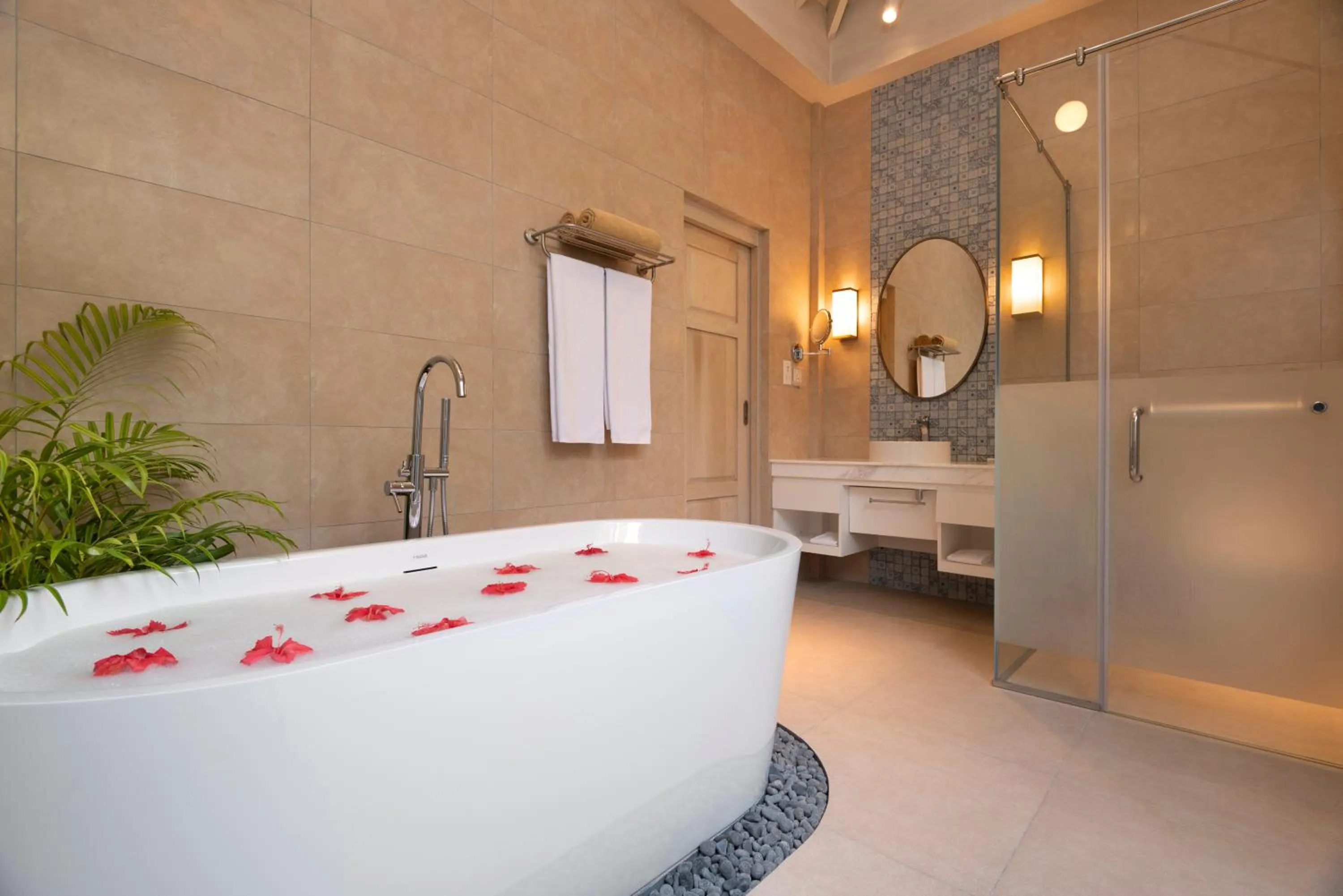 Shower, Bed in Bandos Maldives