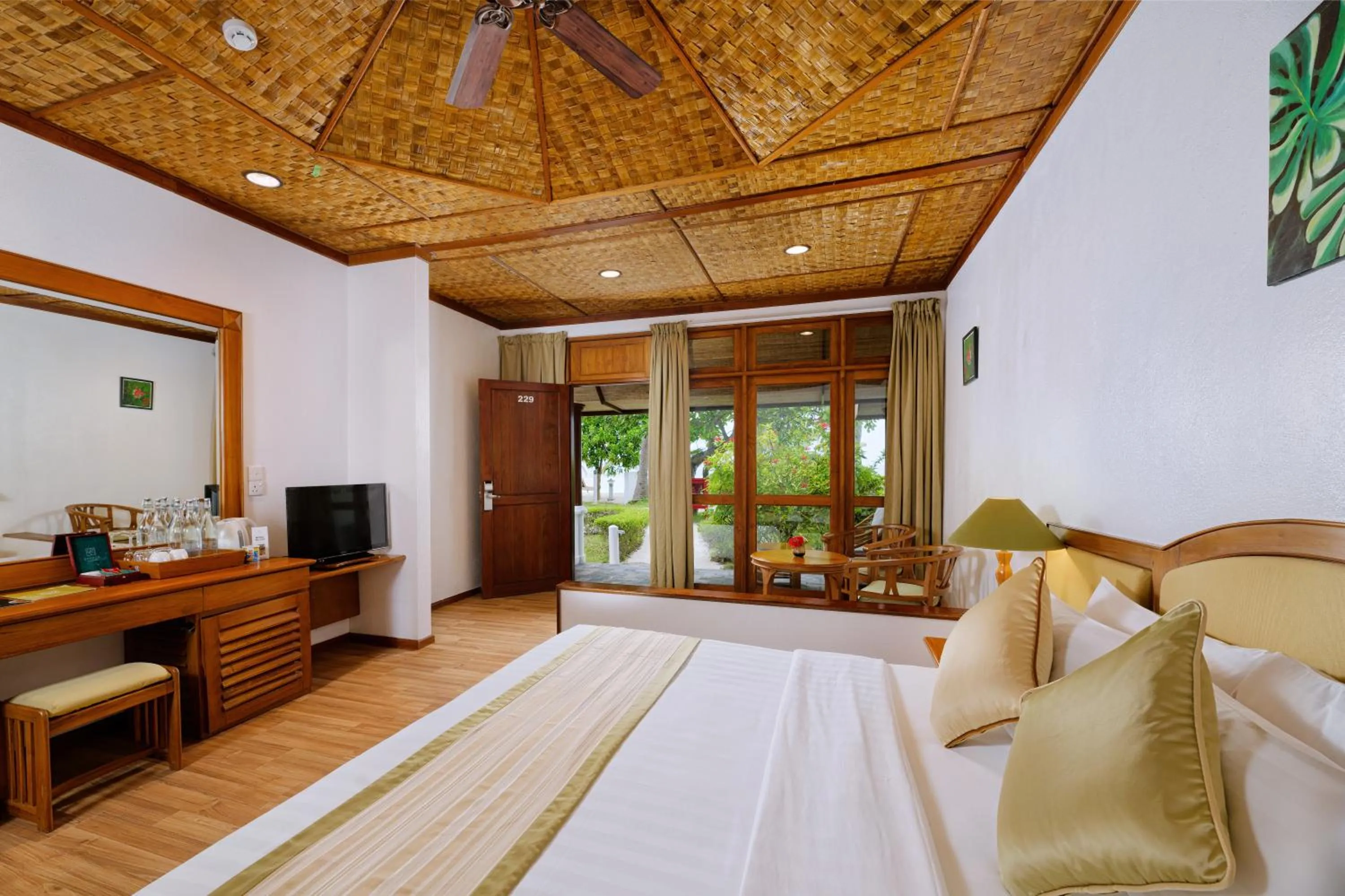 Photo of the whole room, Bed in Bandos Maldives